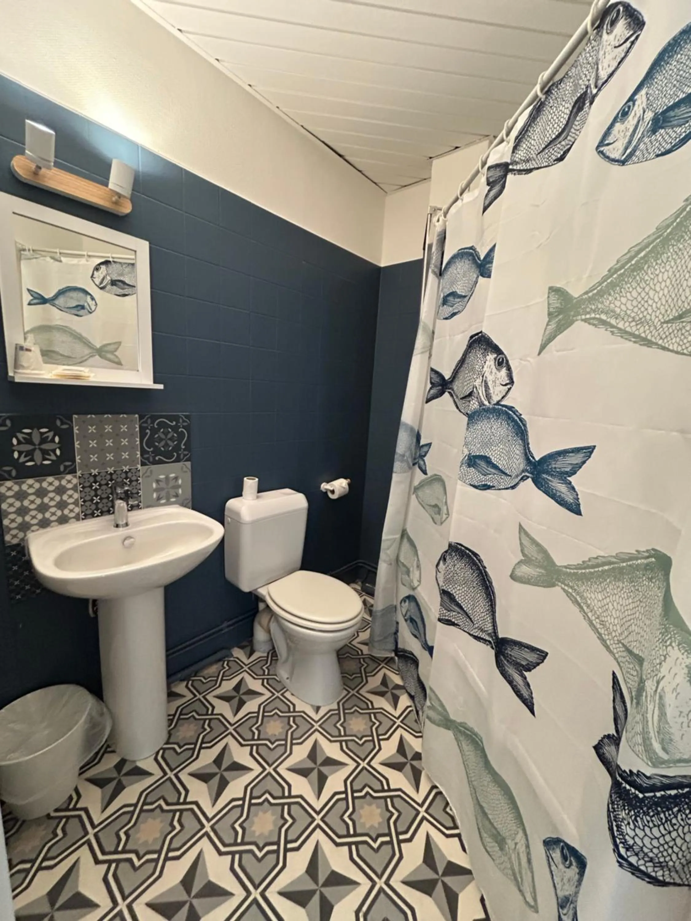 Bathroom in Hôtel de la Croix-Rousse