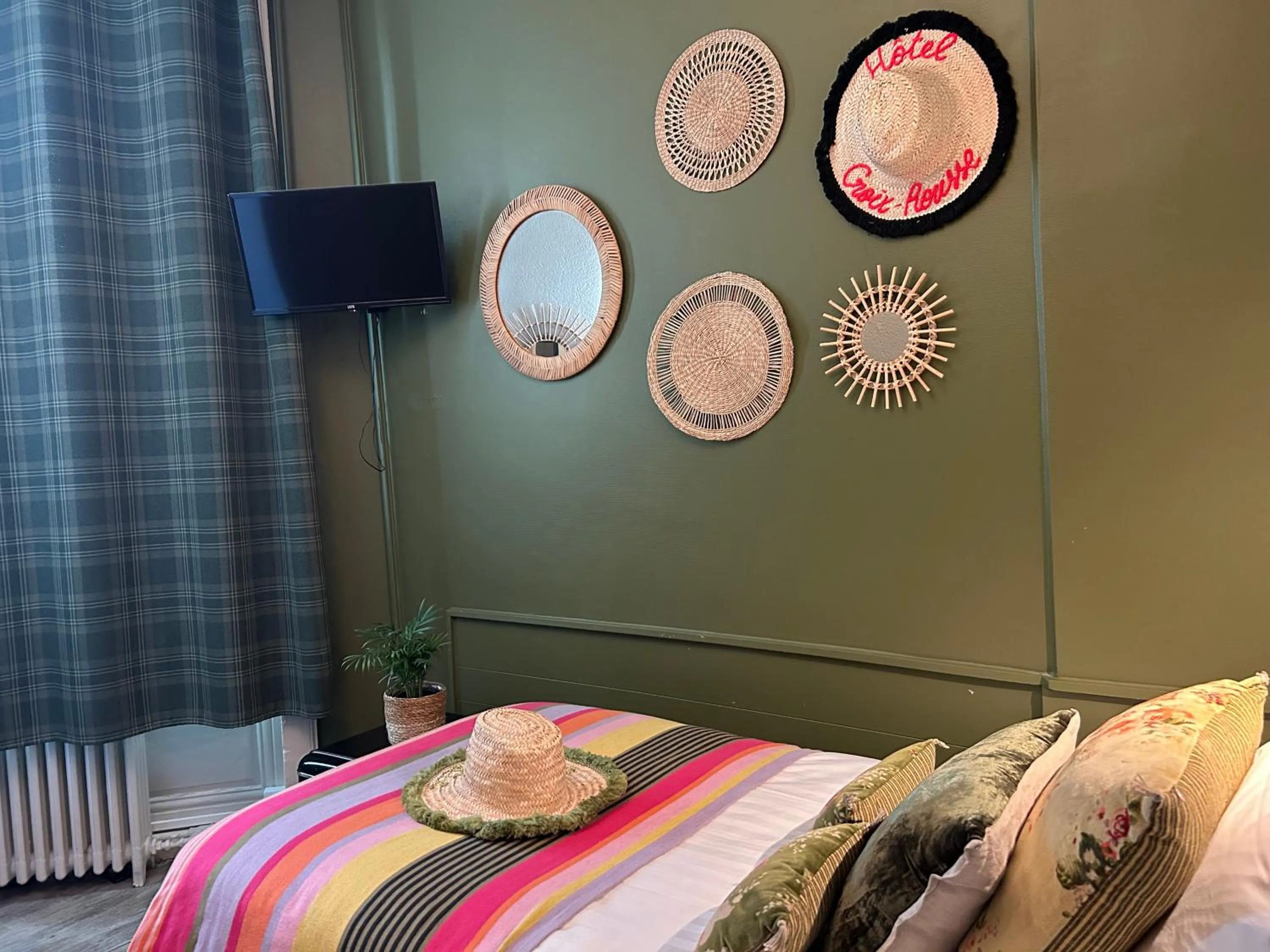 Bed in Hôtel de la Croix-Rousse