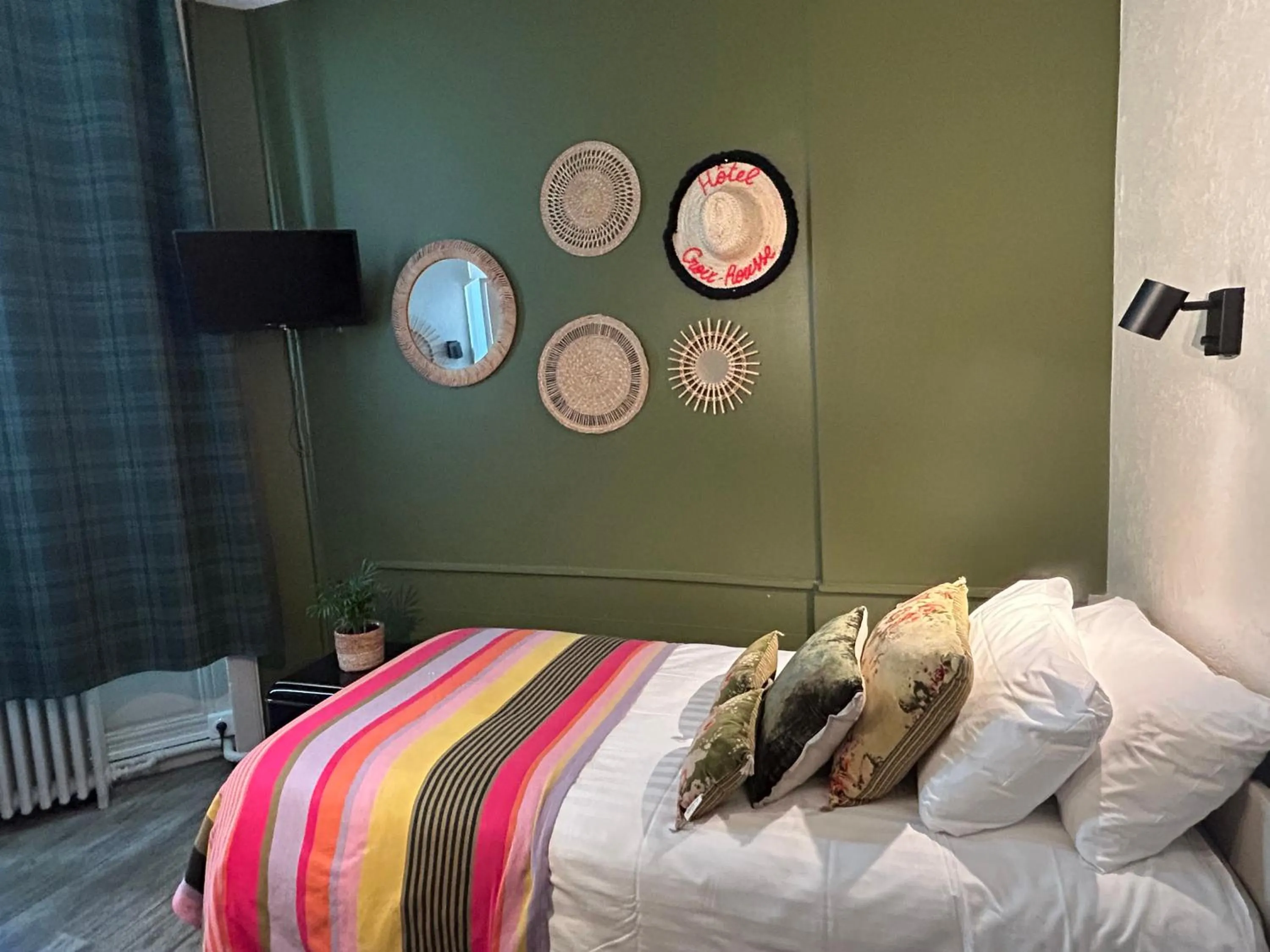 Bed in Hôtel de la Croix-Rousse