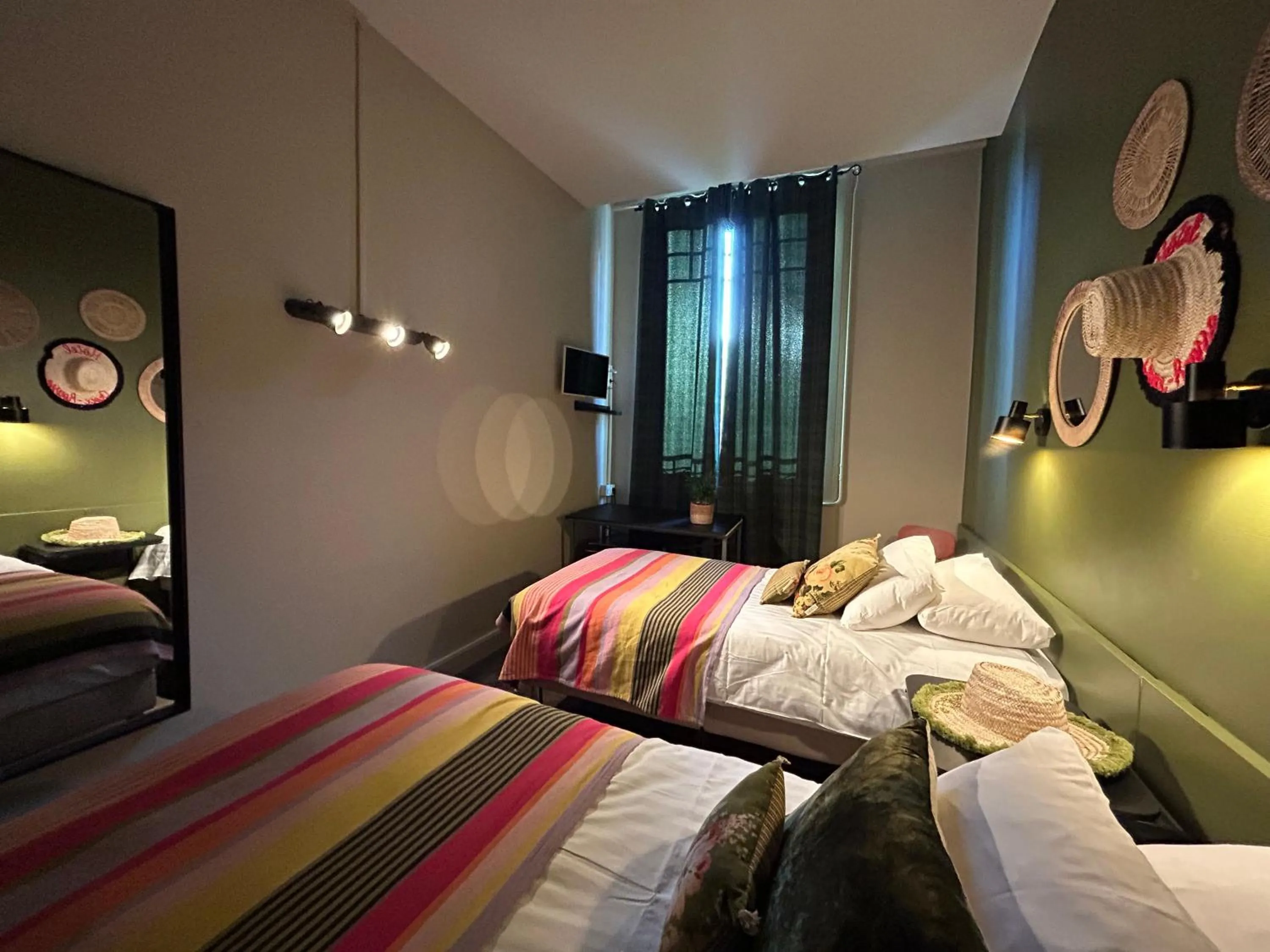 Bedroom, Bed in Hôtel de la Croix-Rousse