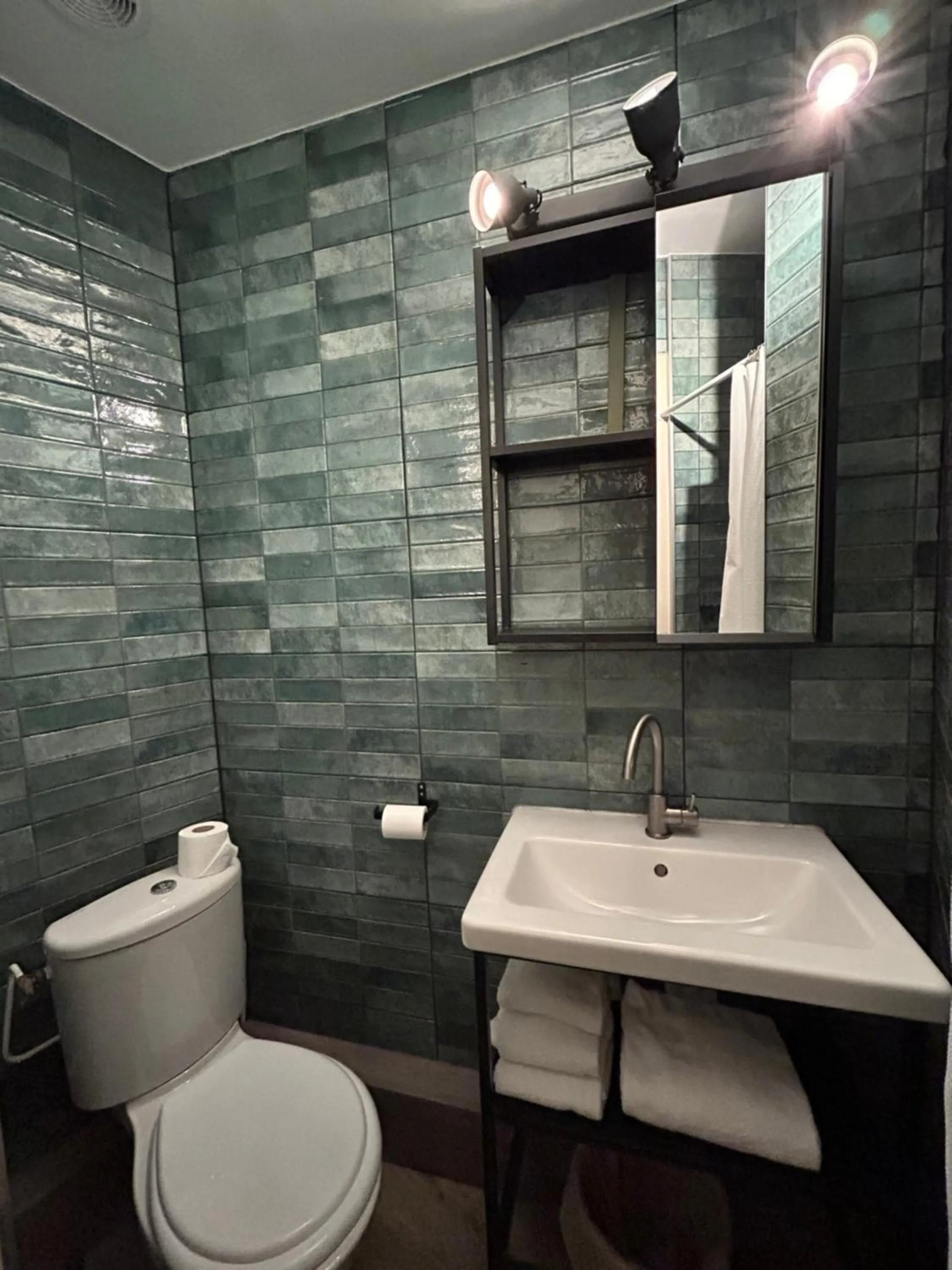 Bathroom in Hôtel de la Croix-Rousse