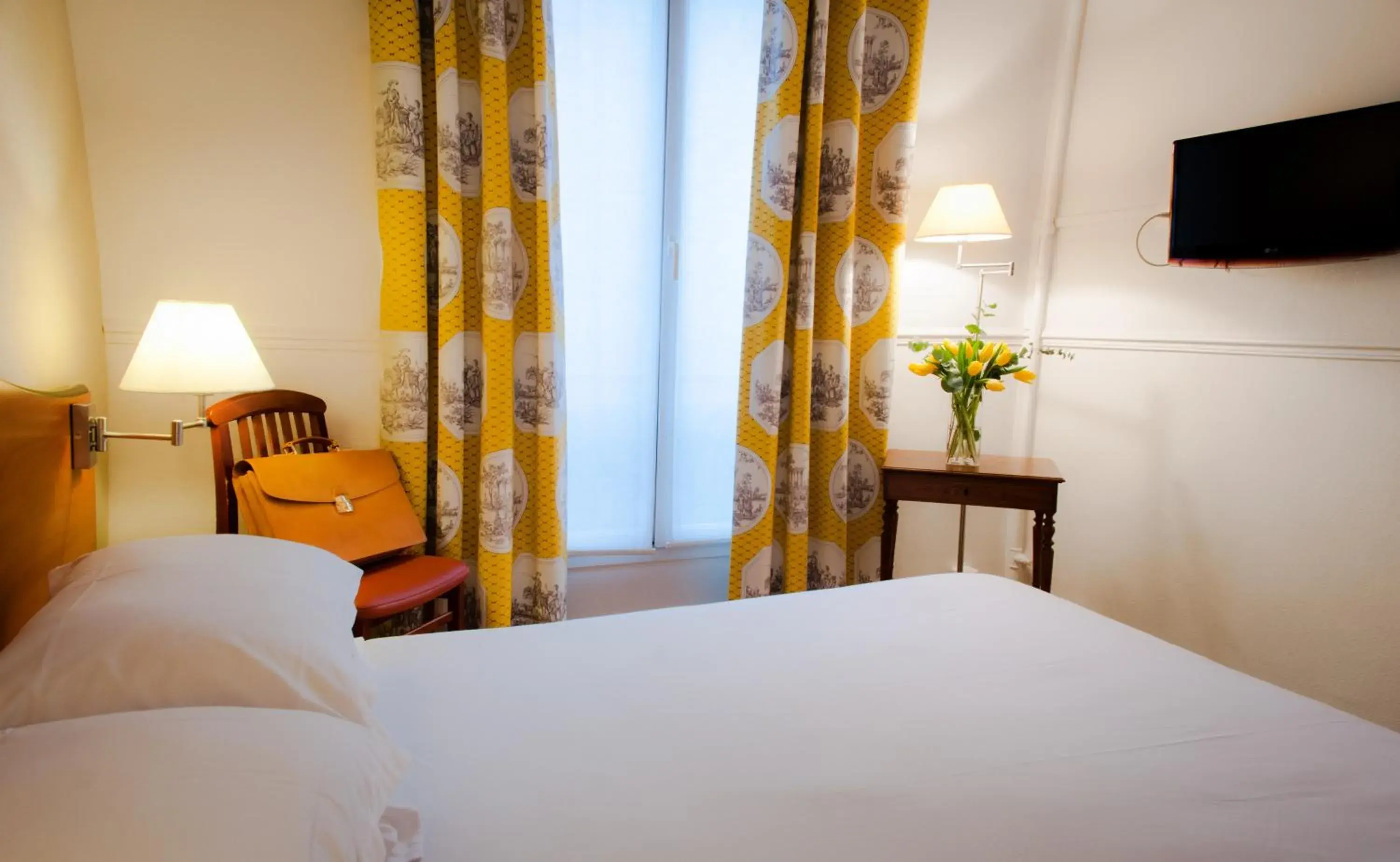 Bedroom, Bed in Hotel Eden Montmartre Bedroom, Bed in Hotel Eden Montmartre