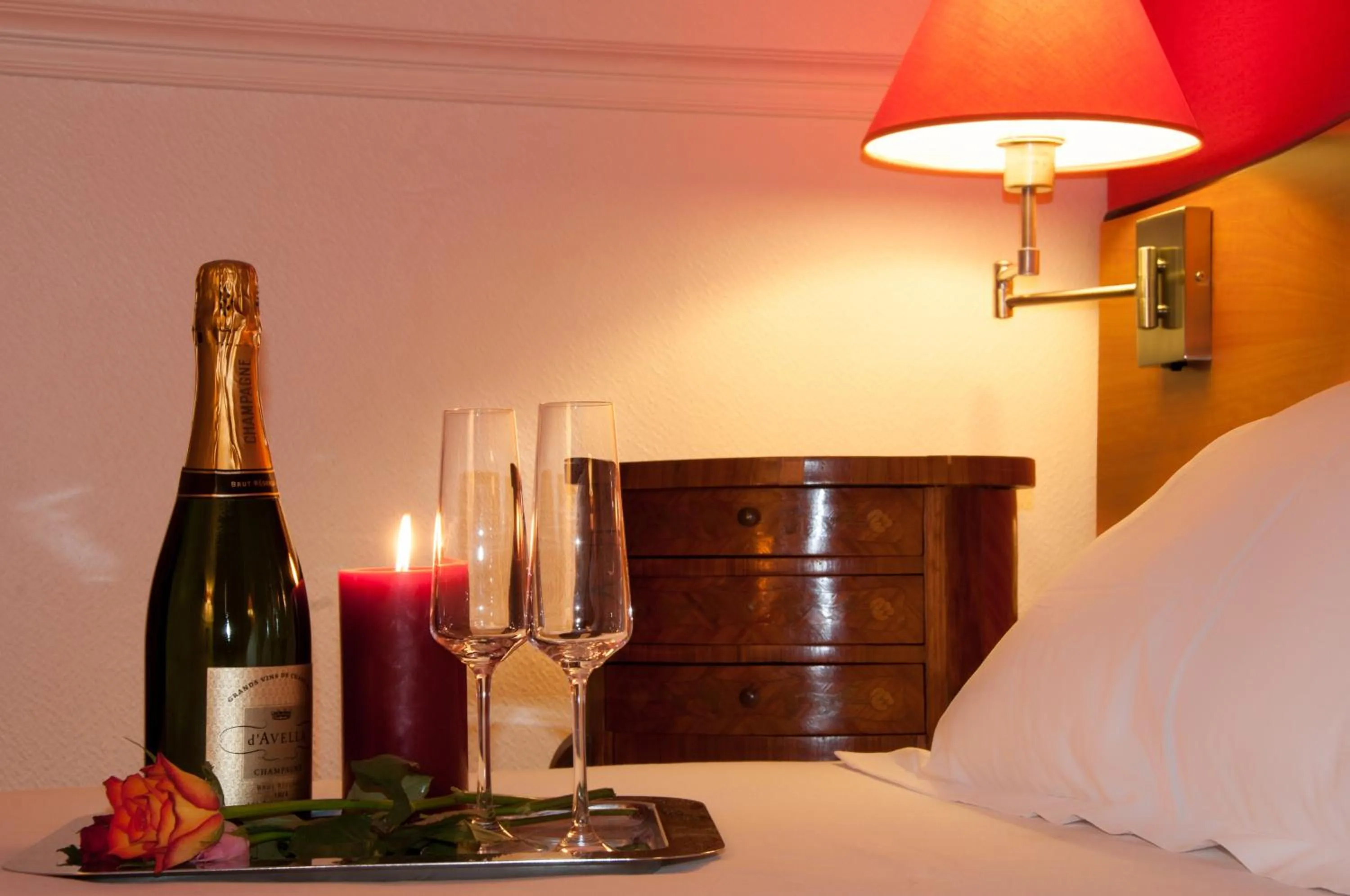 Other, Bed in Hotel Eden Montmartre