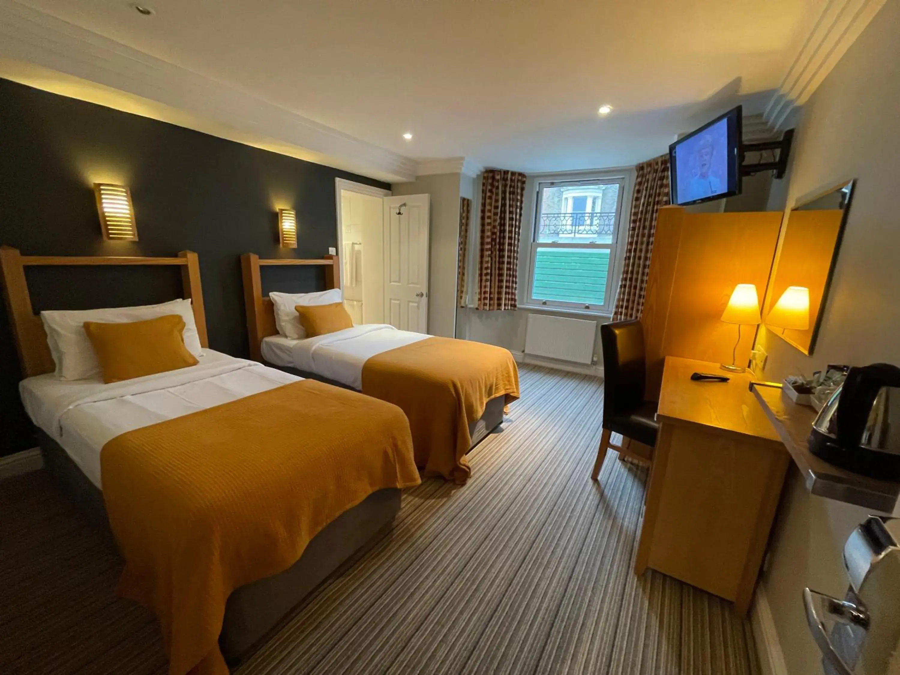 Photo of the whole room, Bed in Shandon Hotel Photo of the whole room, Bed in Shandon Hotel