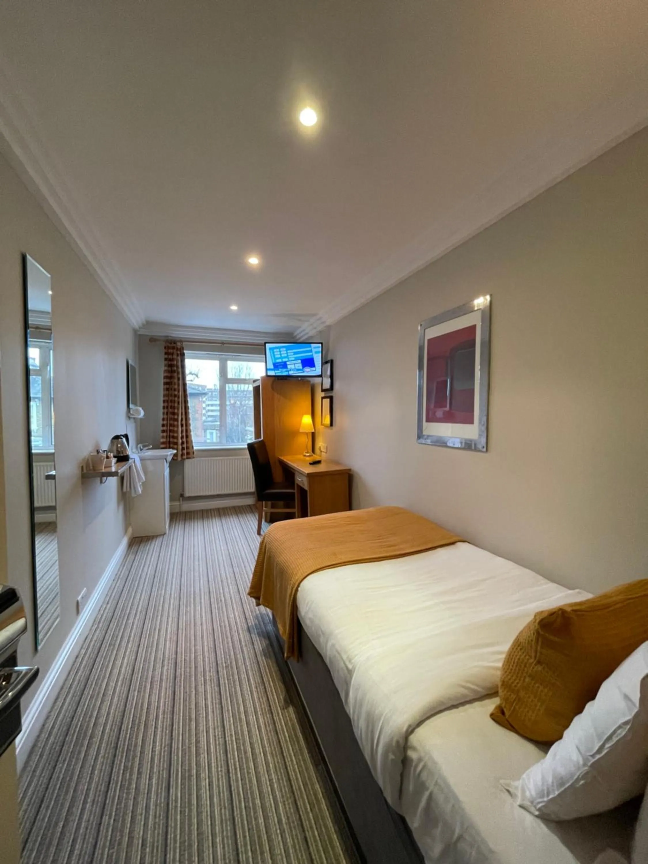TV and multimedia, Bed in Shandon Hotel