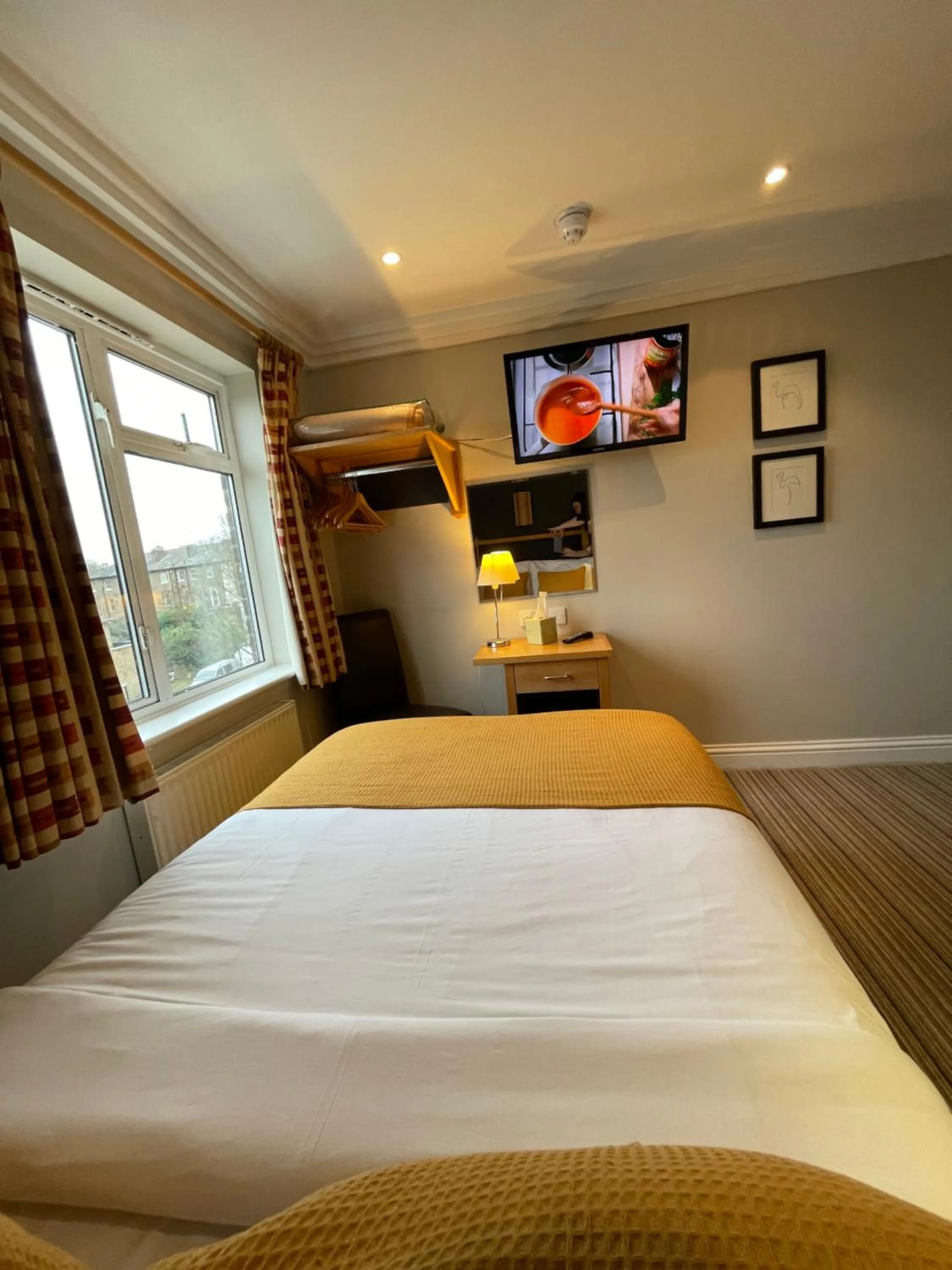 Bed in Shandon Hotel