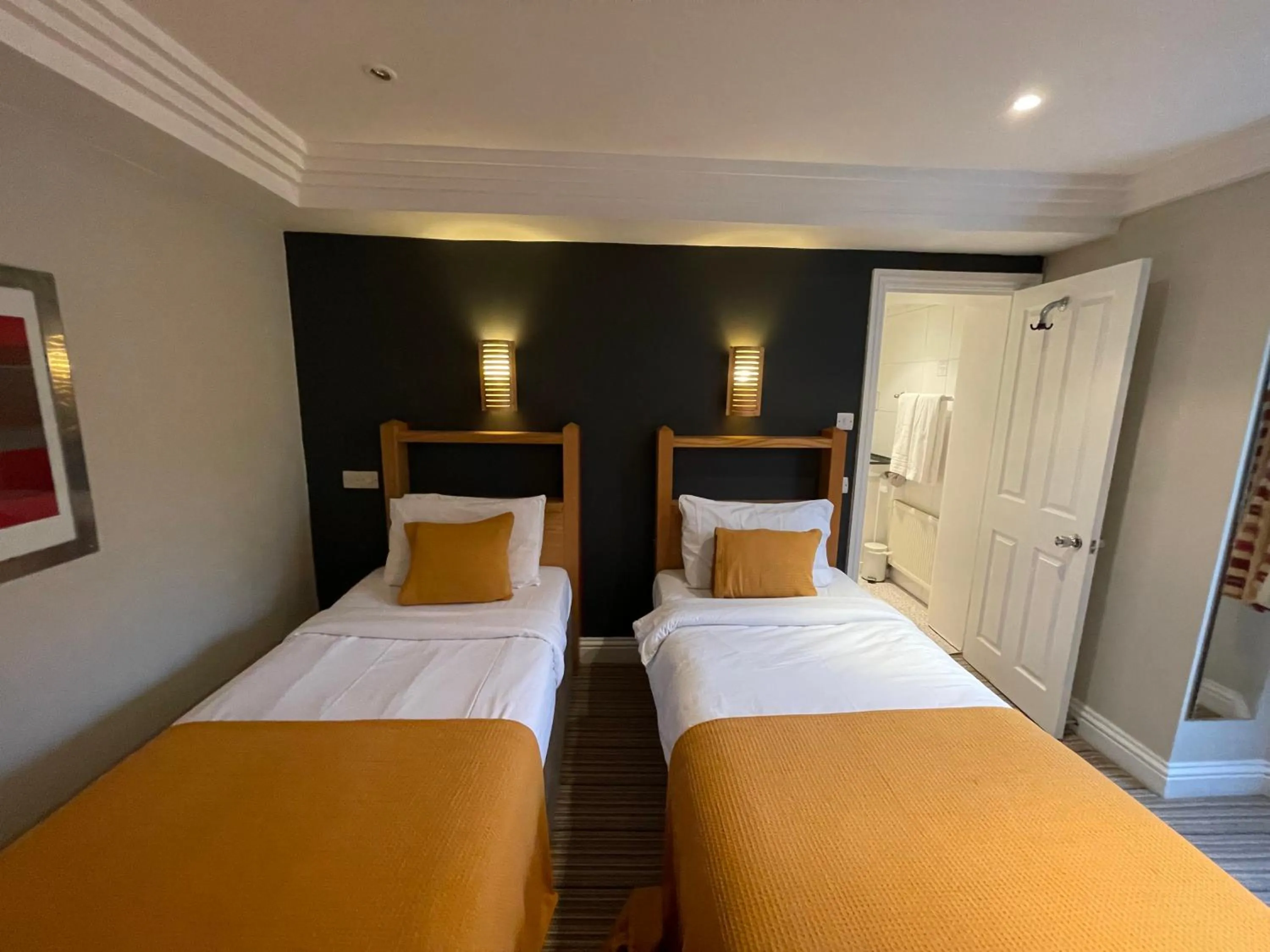 Bed in Shandon Hotel