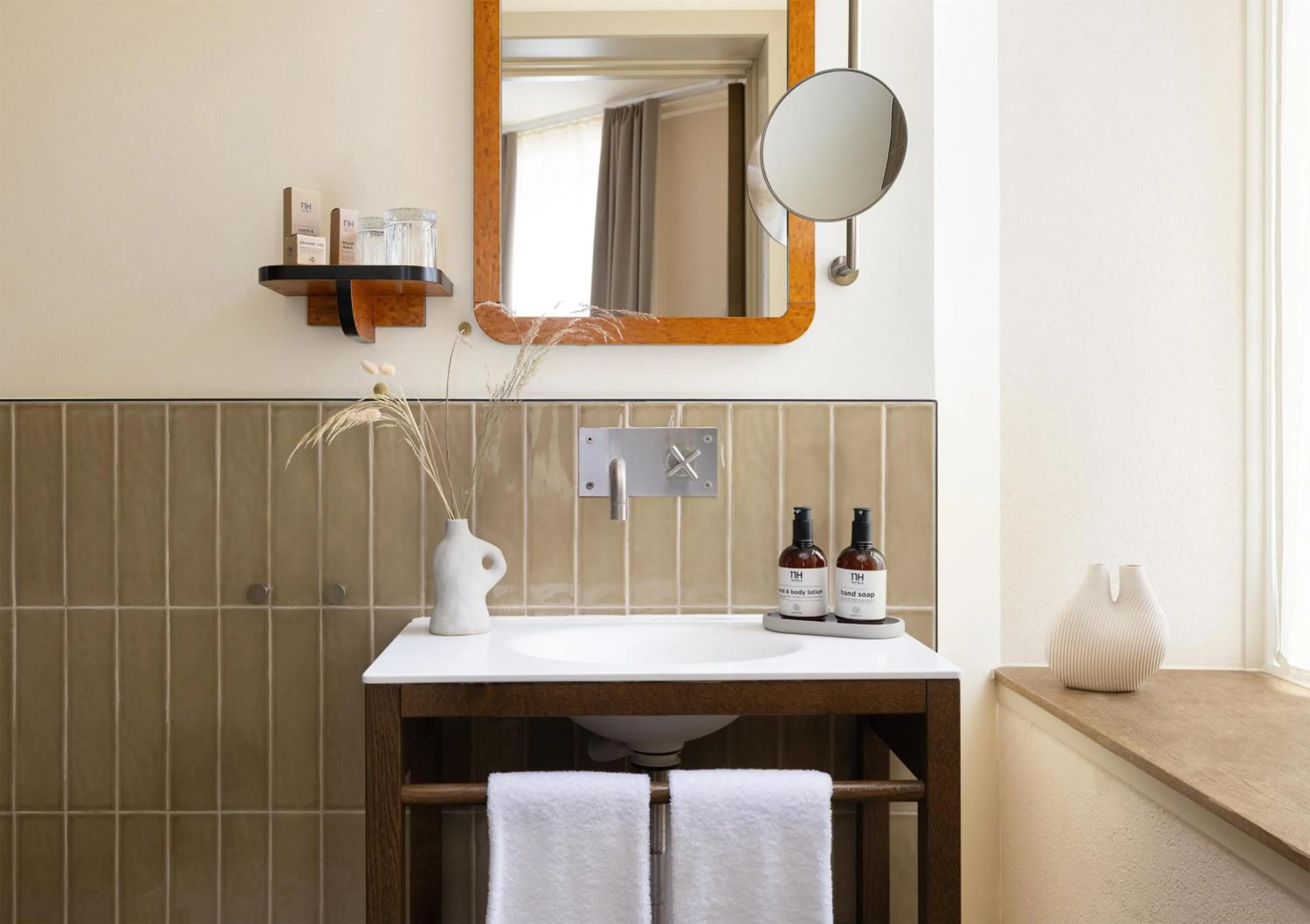 Bathroom in NH Copenhagen Grand Joanne