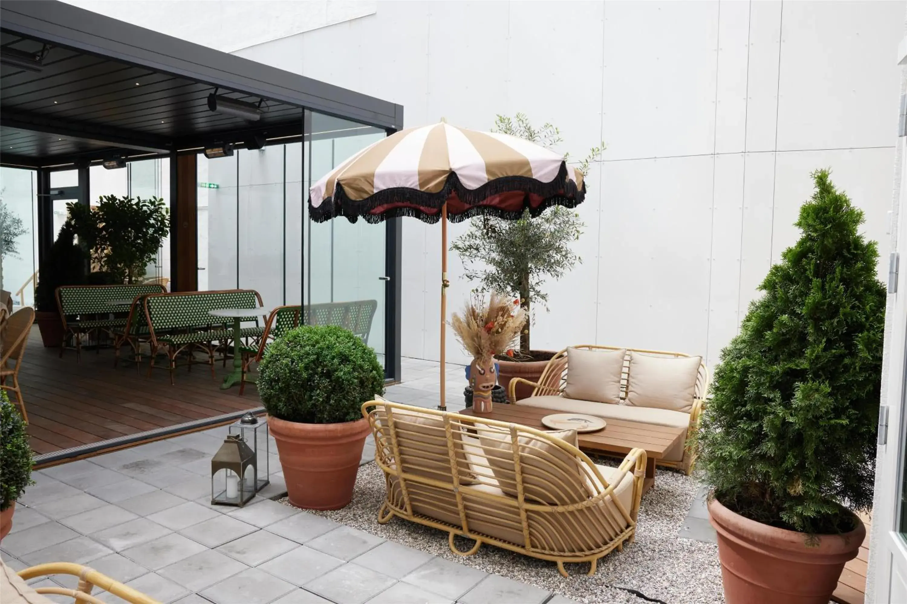 Property building in Grand Joanne Property building in Grand Joanne