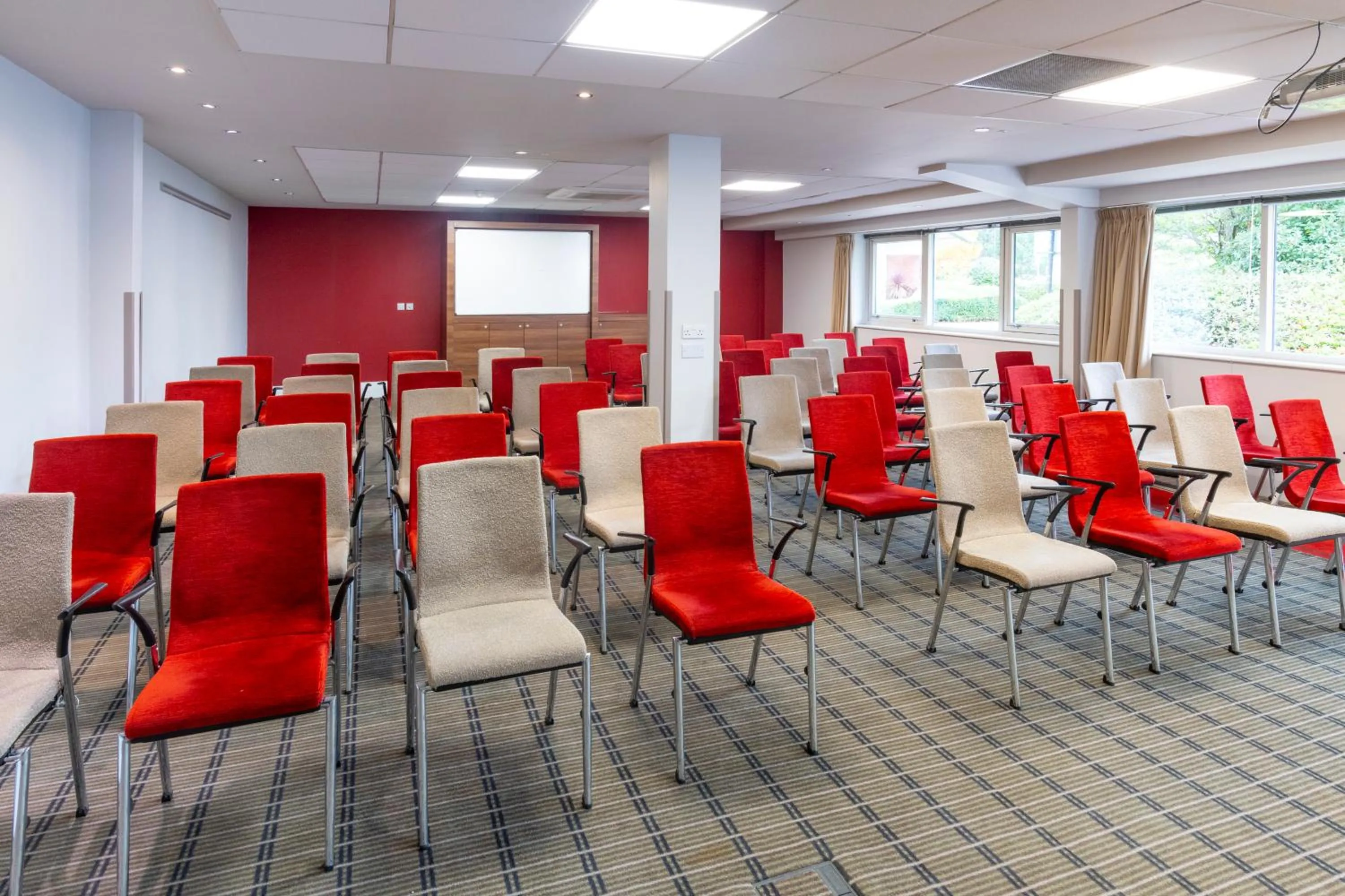 Meeting/conference room in Holiday Inn Express Northampton - South by IHG
