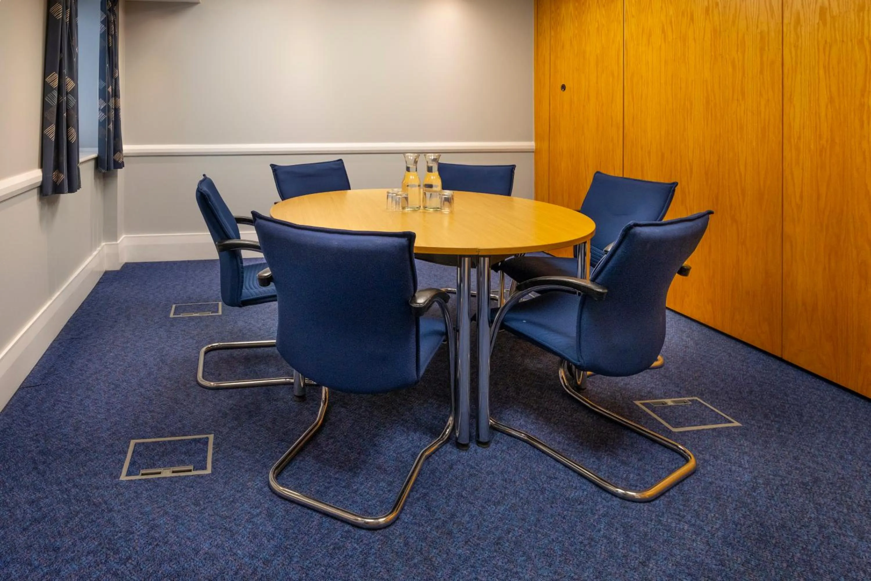 Meeting/conference room in Holiday Inn Express Northampton - South by IHG