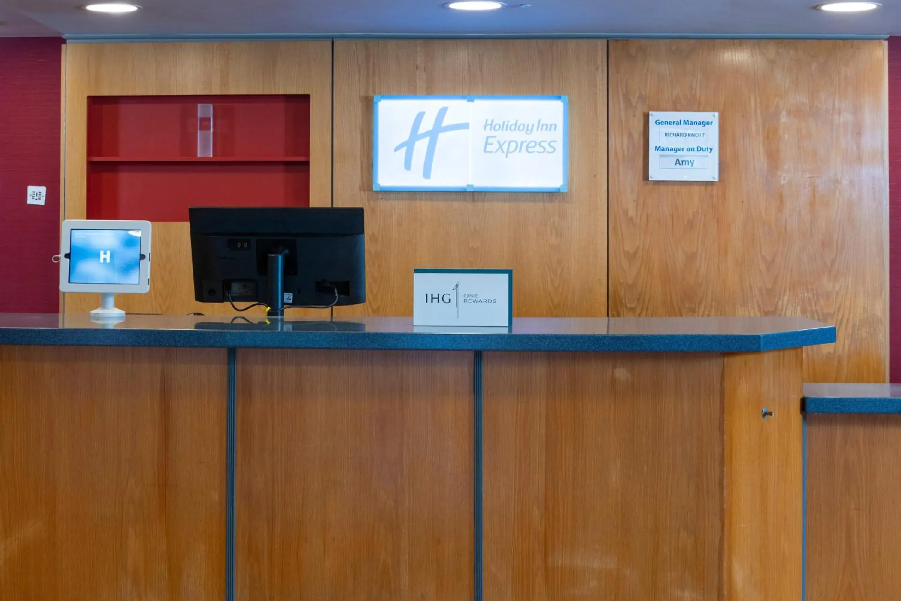 Lobby or reception in Holiday Inn Express Droitwich Spa by IHG Lobby or reception in Holiday Inn Express Droitwich Spa by IHG