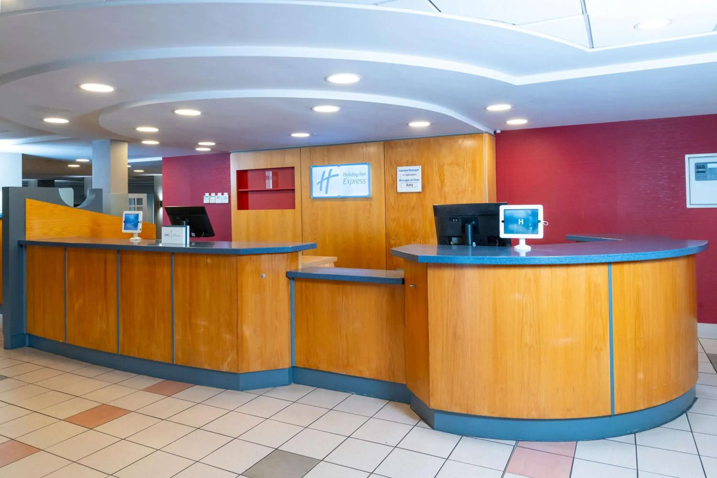 Lobby or reception in Holiday Inn Express Droitwich Spa by IHG Lobby or reception in Holiday Inn Express Droitwich Spa by IHG