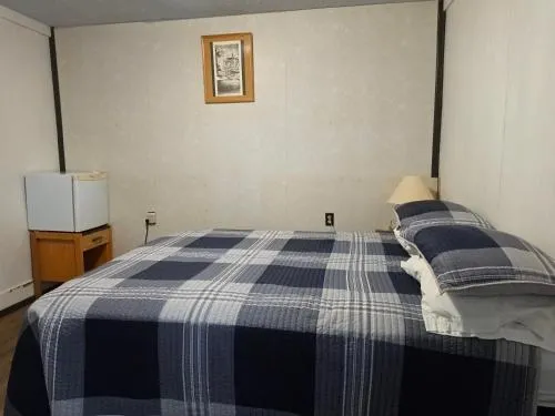 Dinosaur Hotel & Sam's Kitchen