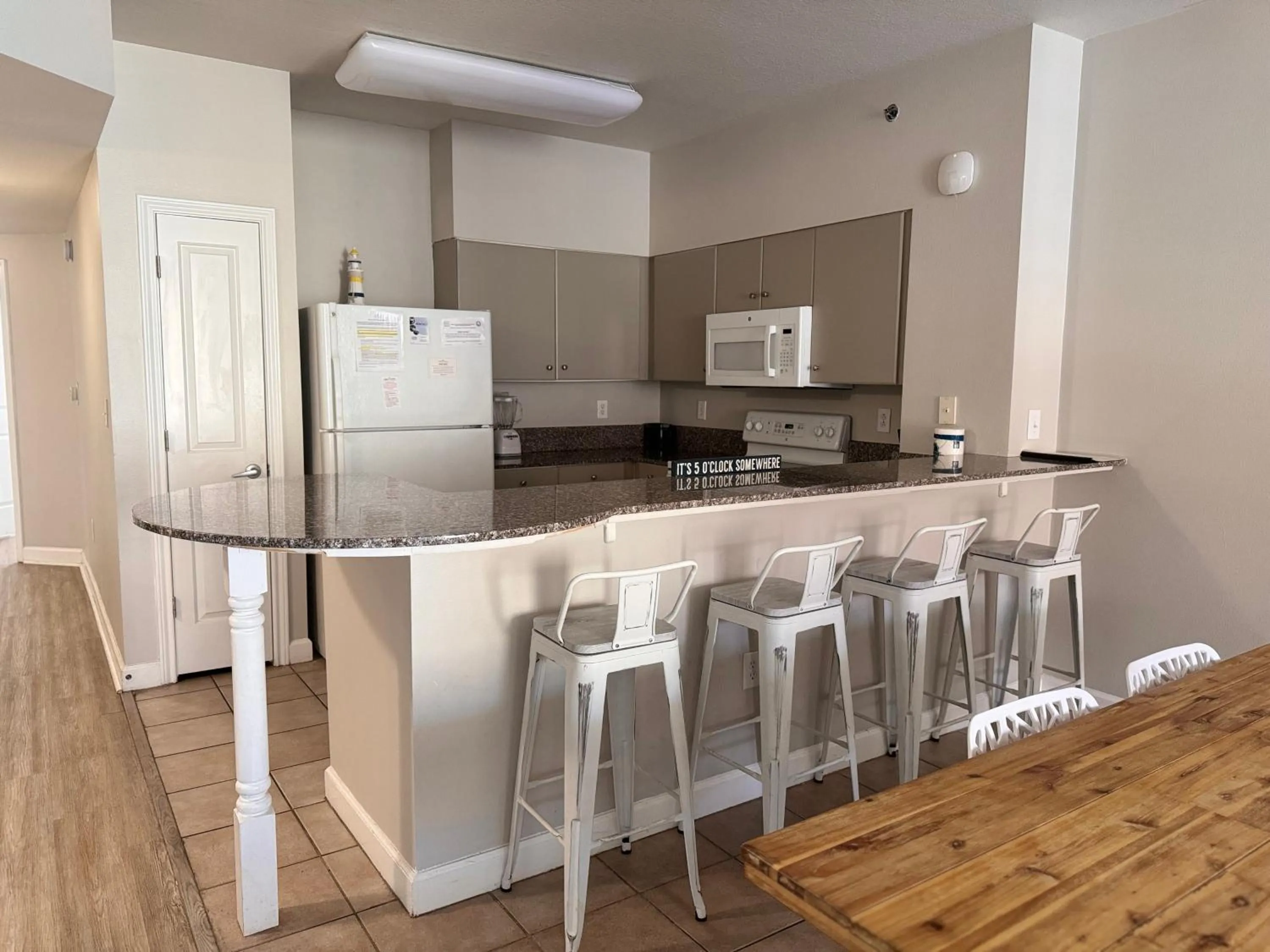 Kitchen or kitchenette in Shores of Panama Resort