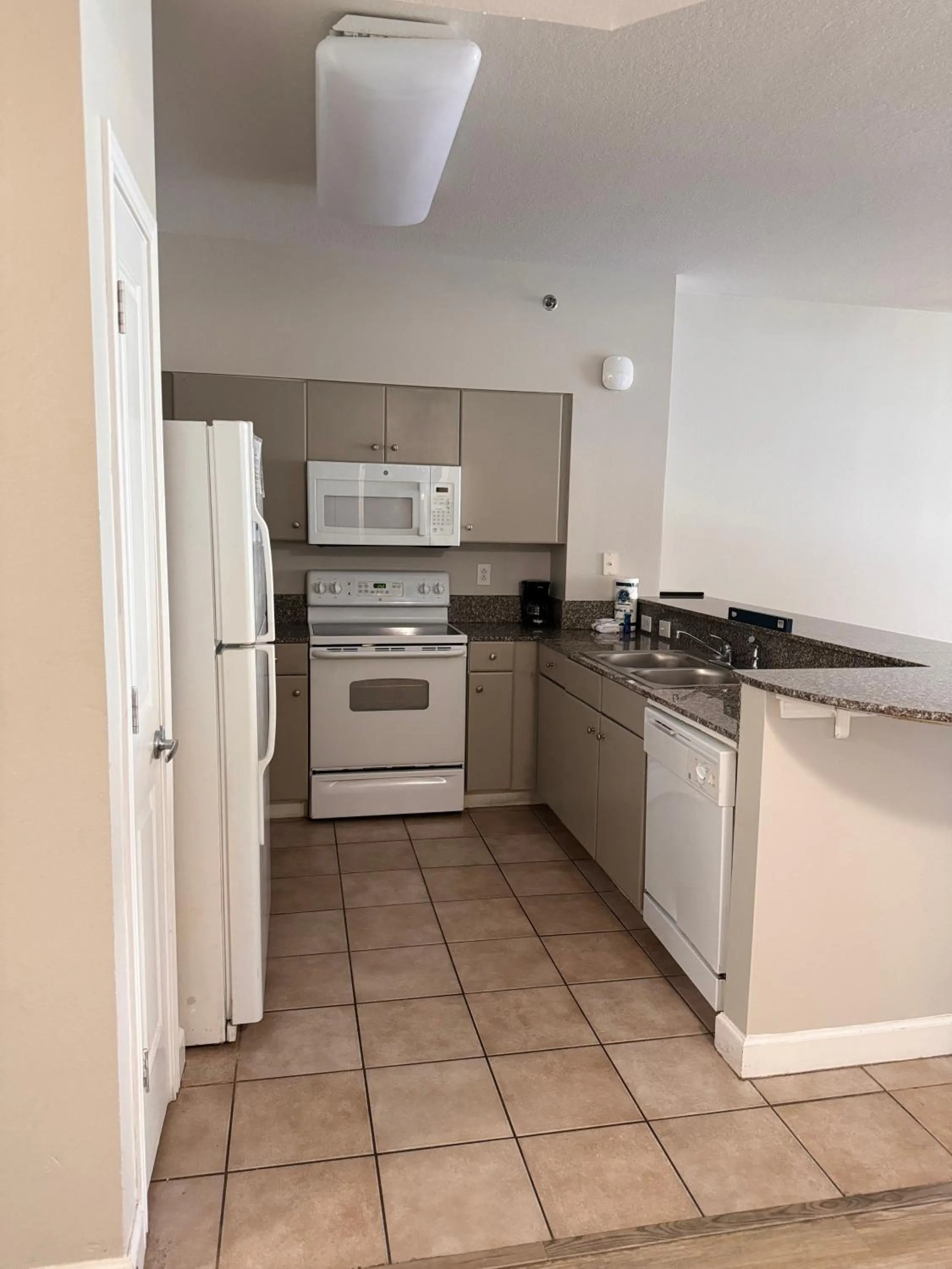 Kitchen or kitchenette in Shores of Panama Resort