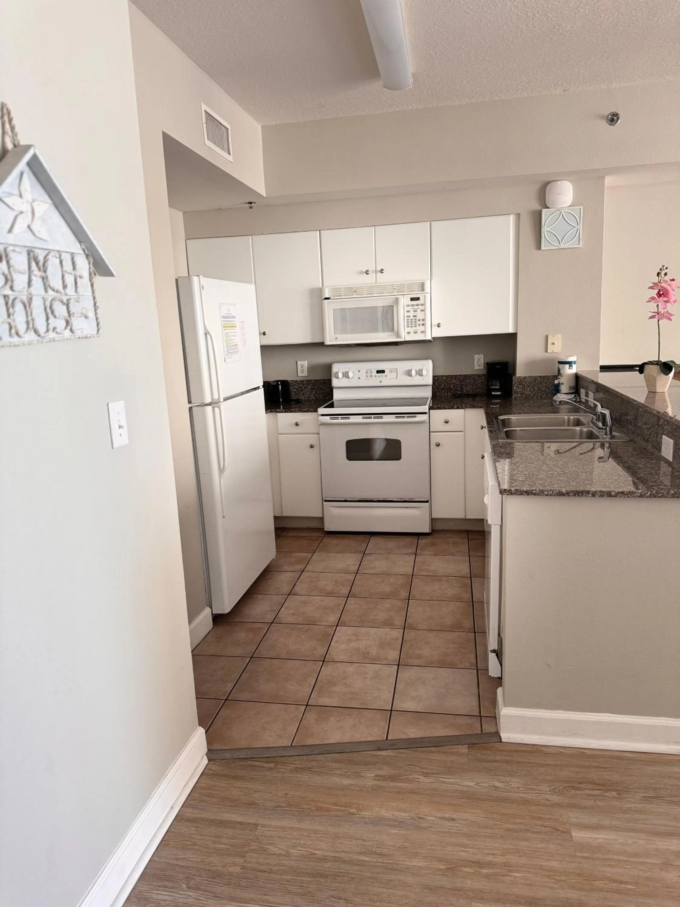 Kitchen or kitchenette in Shores of Panama Resort