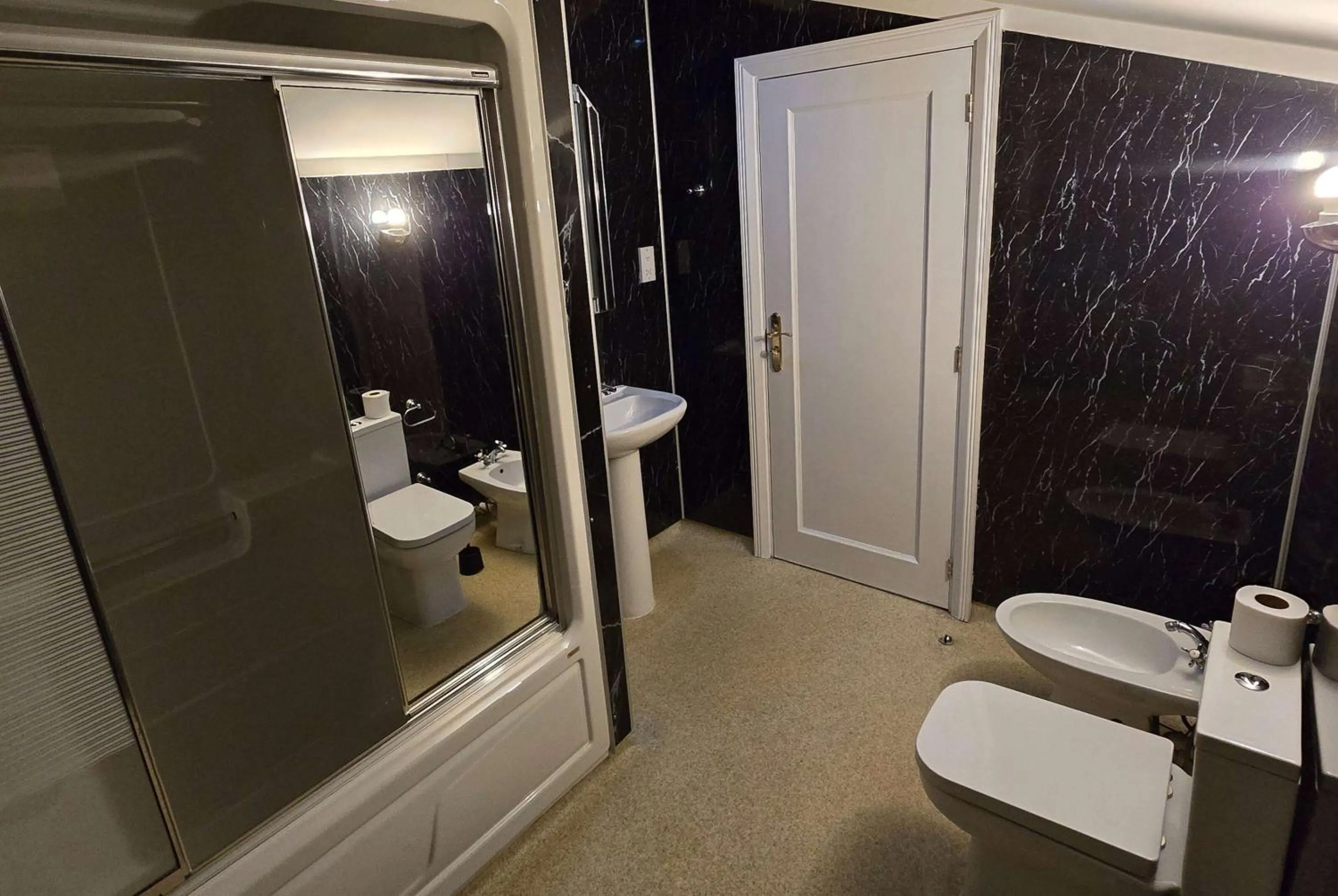 Bathroom in Staindrop Hotel