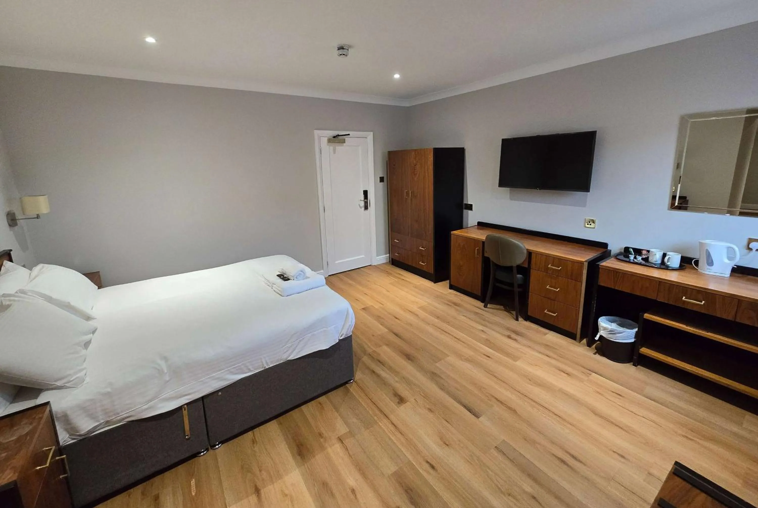 Photo of the whole room, Bed in Staindrop Hotel