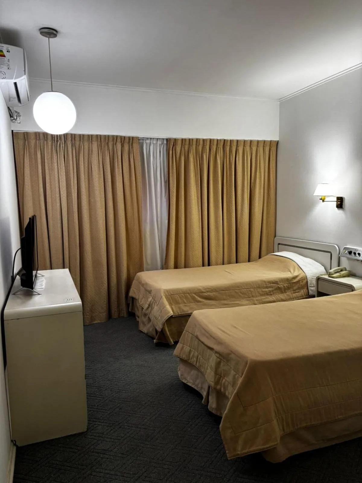 Standard Twin Room in Plaza Hotel