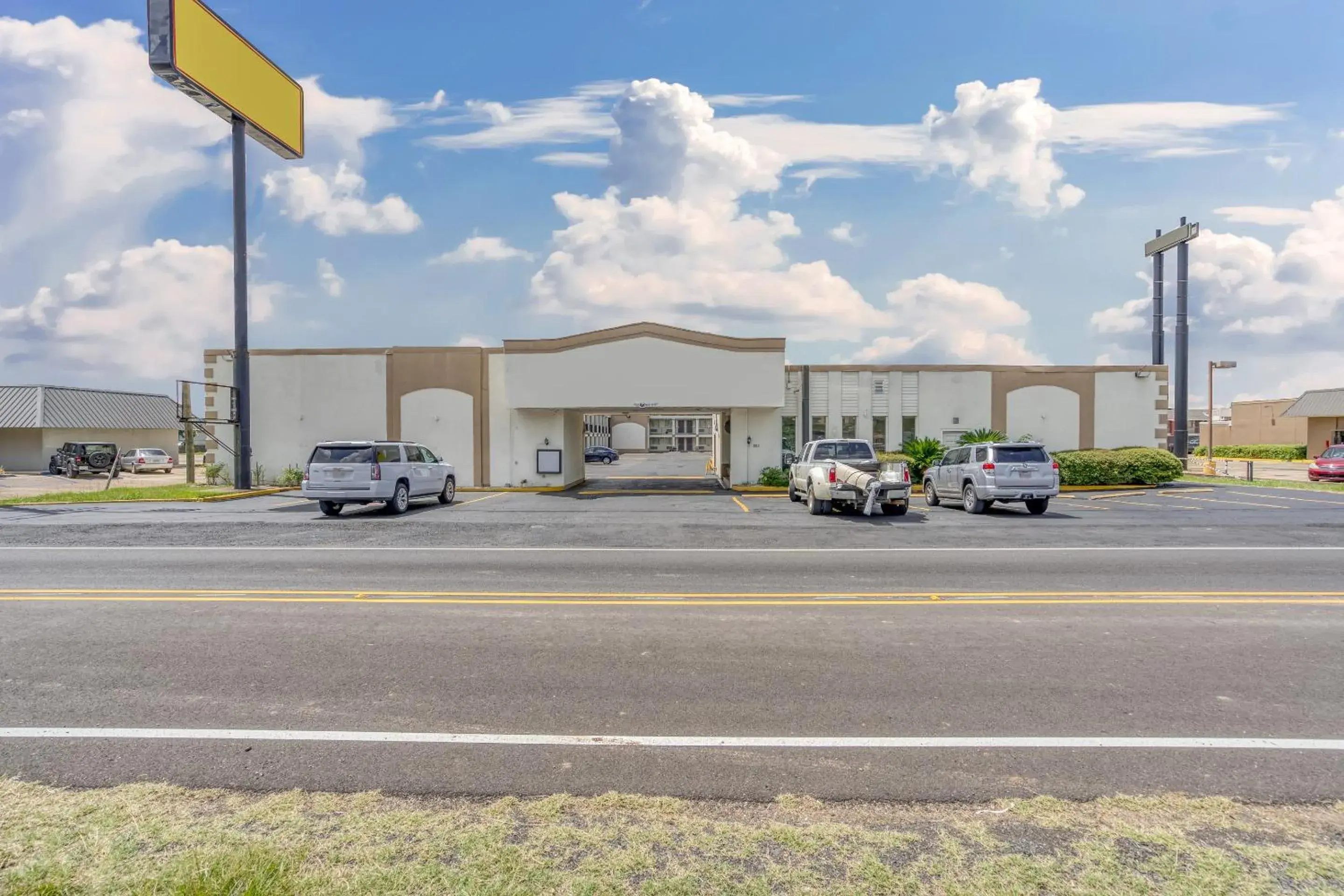 Facade/entrance in OYO Hotel Alexandria LA- Hwy 165 Facade/entrance in OYO Hotel Alexandria LA- Hwy 165