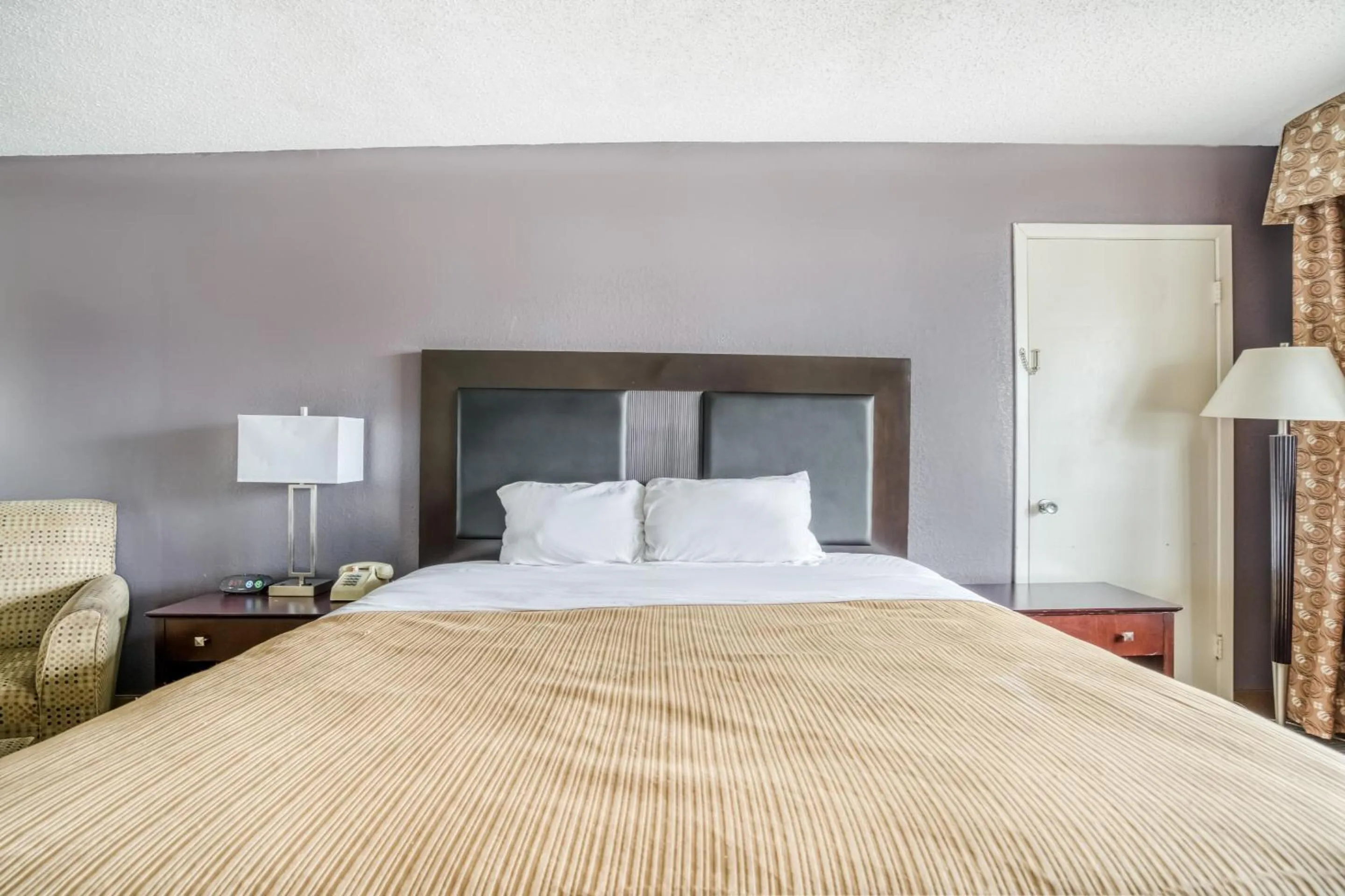 Bedroom in OYO Hotel Alexandria LA- Hwy 165