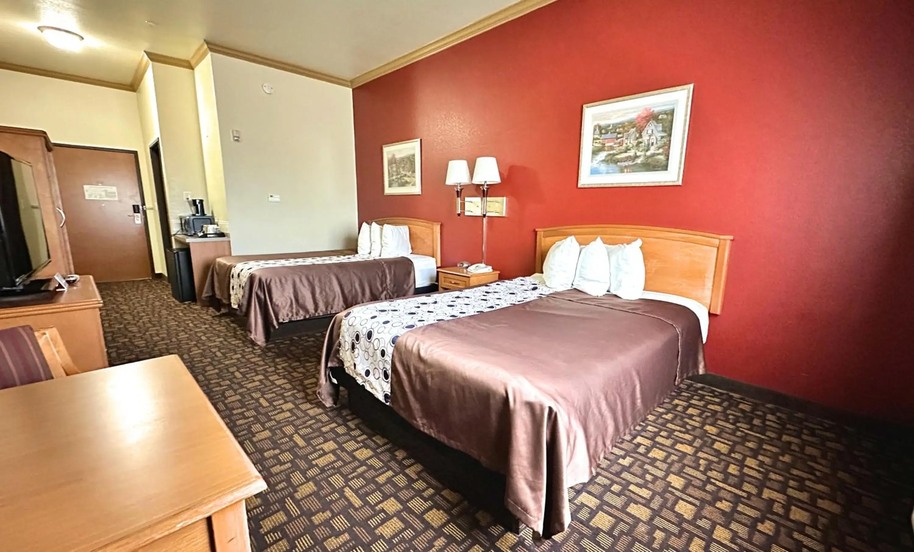 Queen Room with Two Queen Beds - Disability Access in Velkommen Inn Queen Room with Two Queen Beds - Disability Access in Velkommen Inn