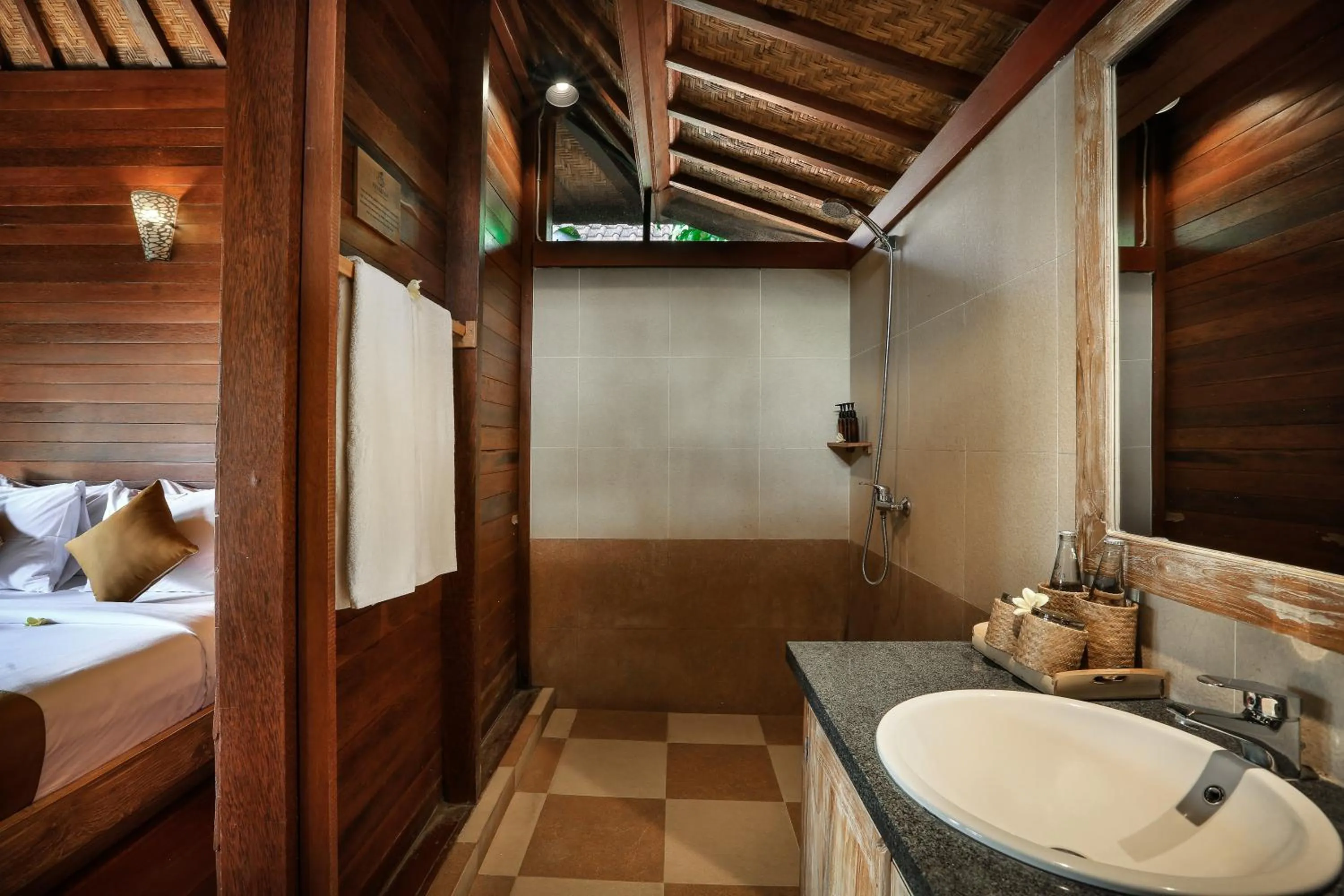 Shower, Bed in Yana Villas Kemenuh by GenuineHost