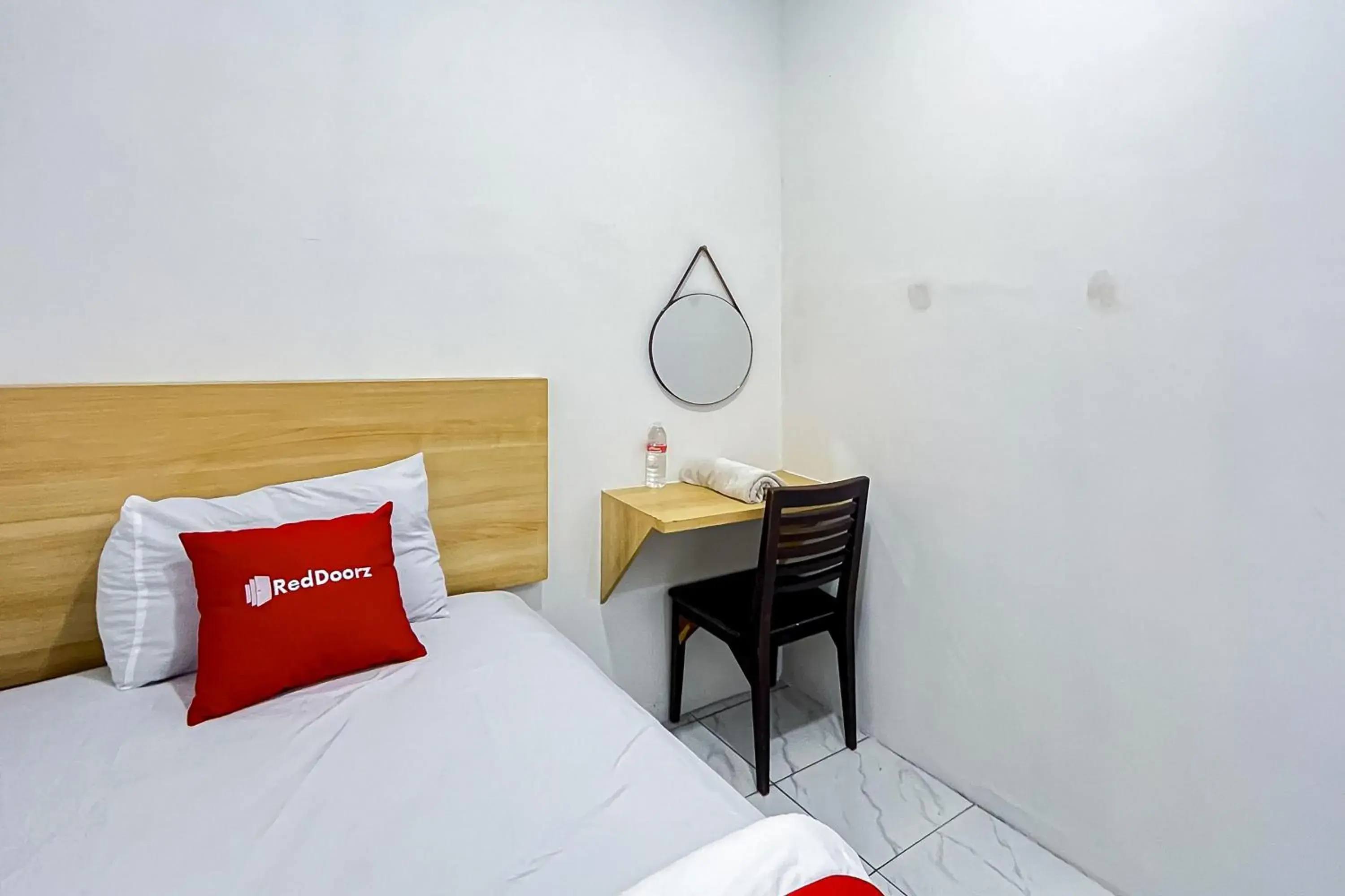 Bedroom, Bed in RedDoorz at PB Inn near Stasiun Juanda Bedroom, Bed in RedDoorz at PB Inn near Stasiun Juanda