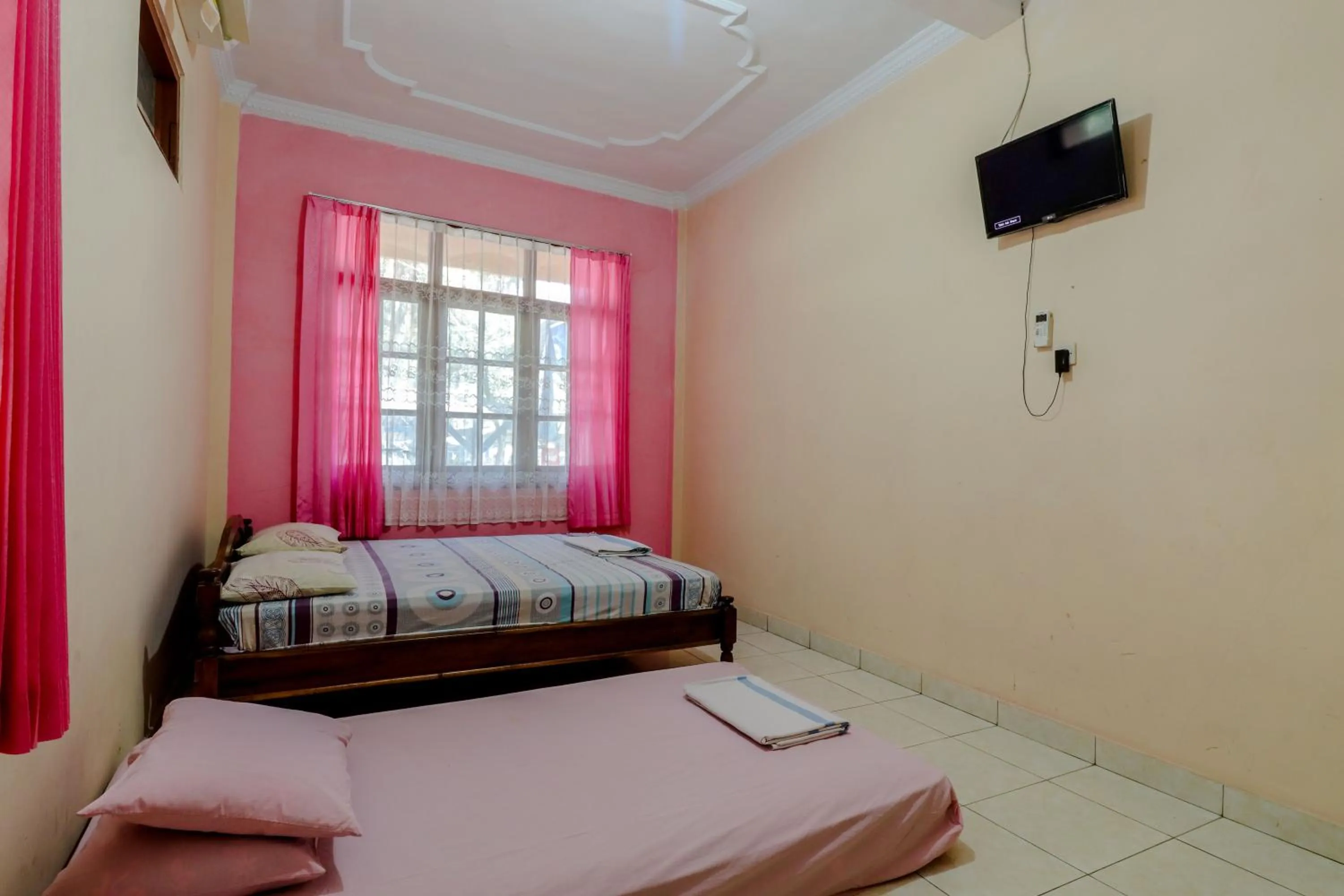 Bedroom, Bed in Hotel Kukup Indah