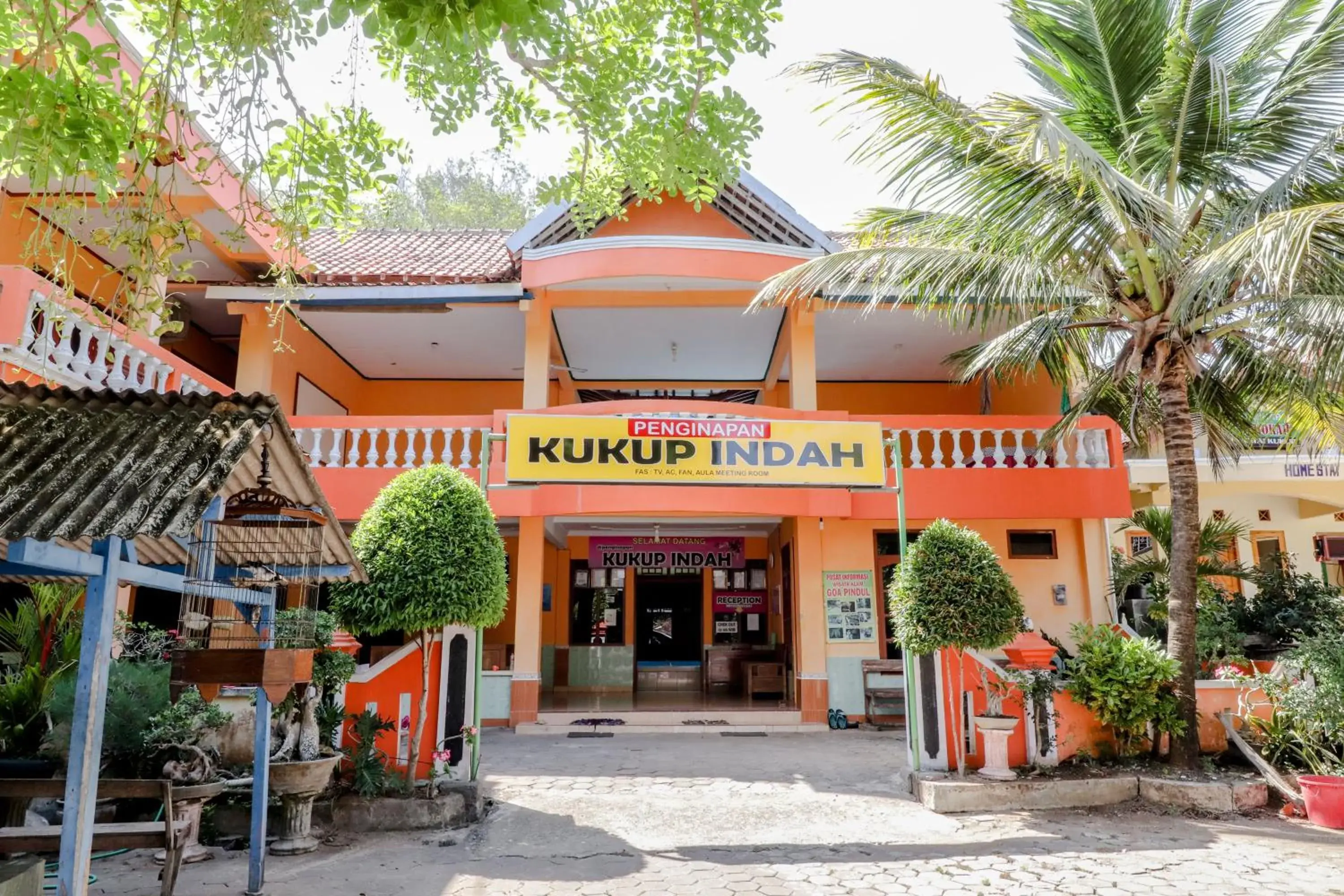 Facade/entrance in Hotel Kukup Indah Facade/entrance in Hotel Kukup Indah