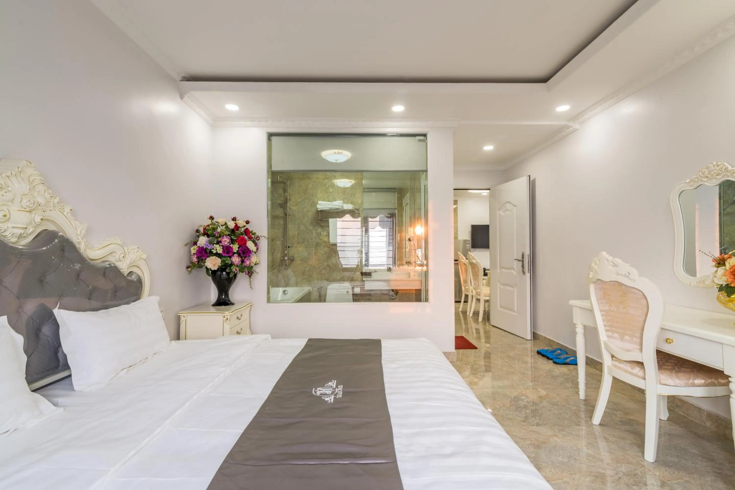 Bathroom, Bed in Tan An Palace