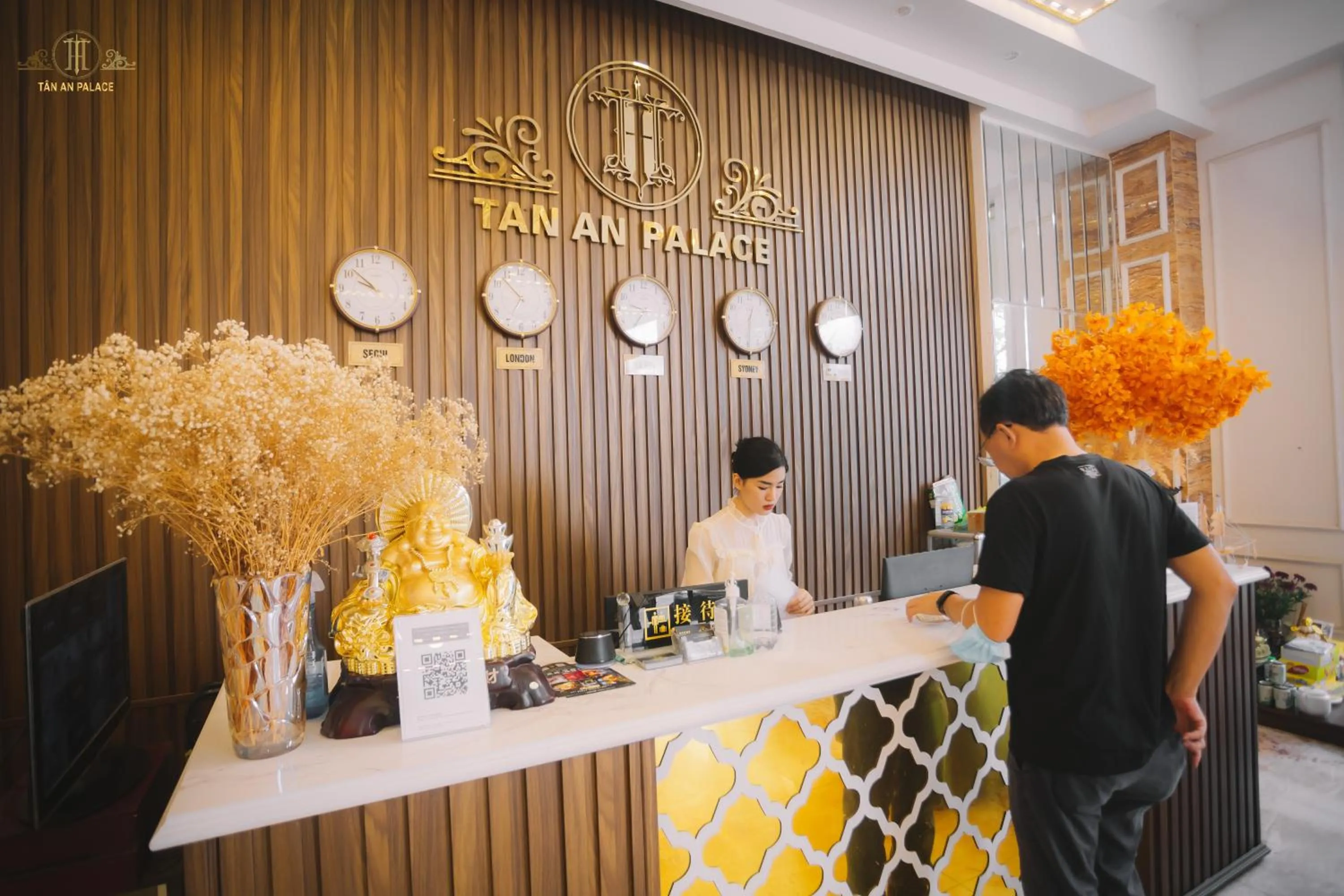 Staff in Tan An Palace