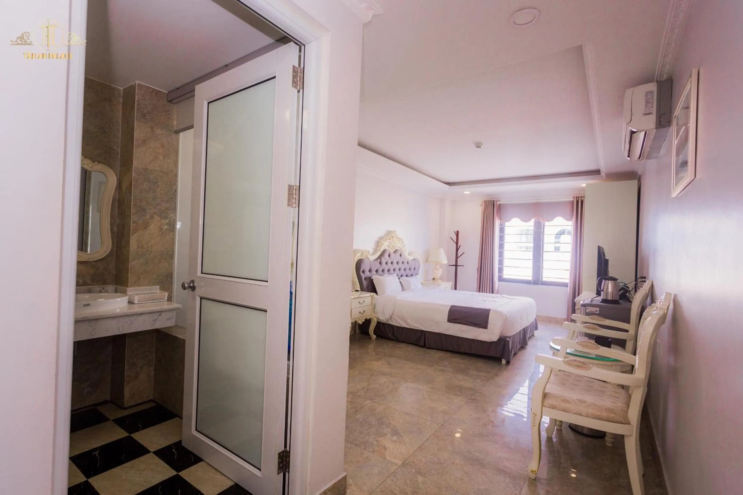 Bedroom, Bed in Tan An Palace