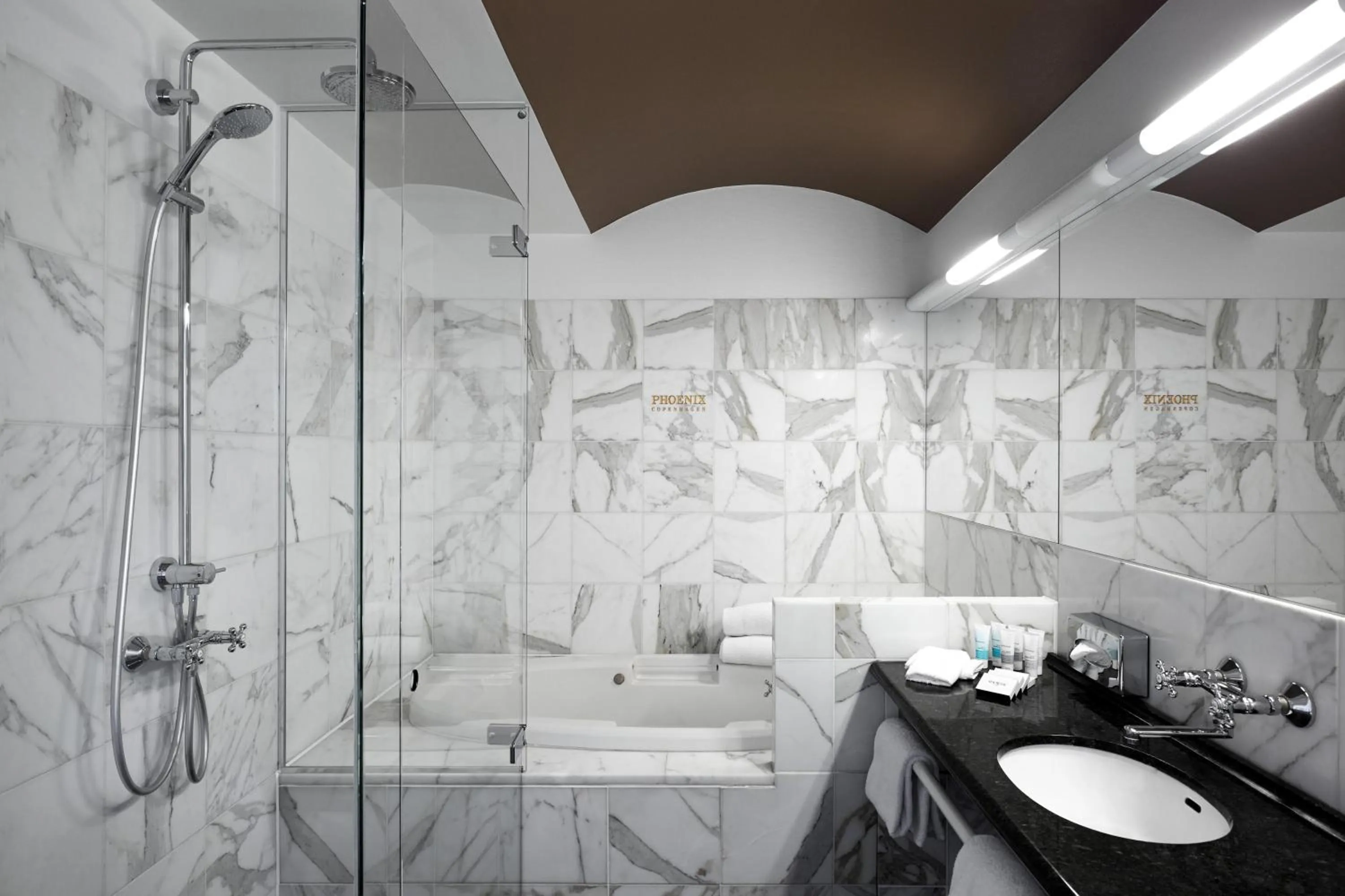 Shower in Phoenix Copenhagen