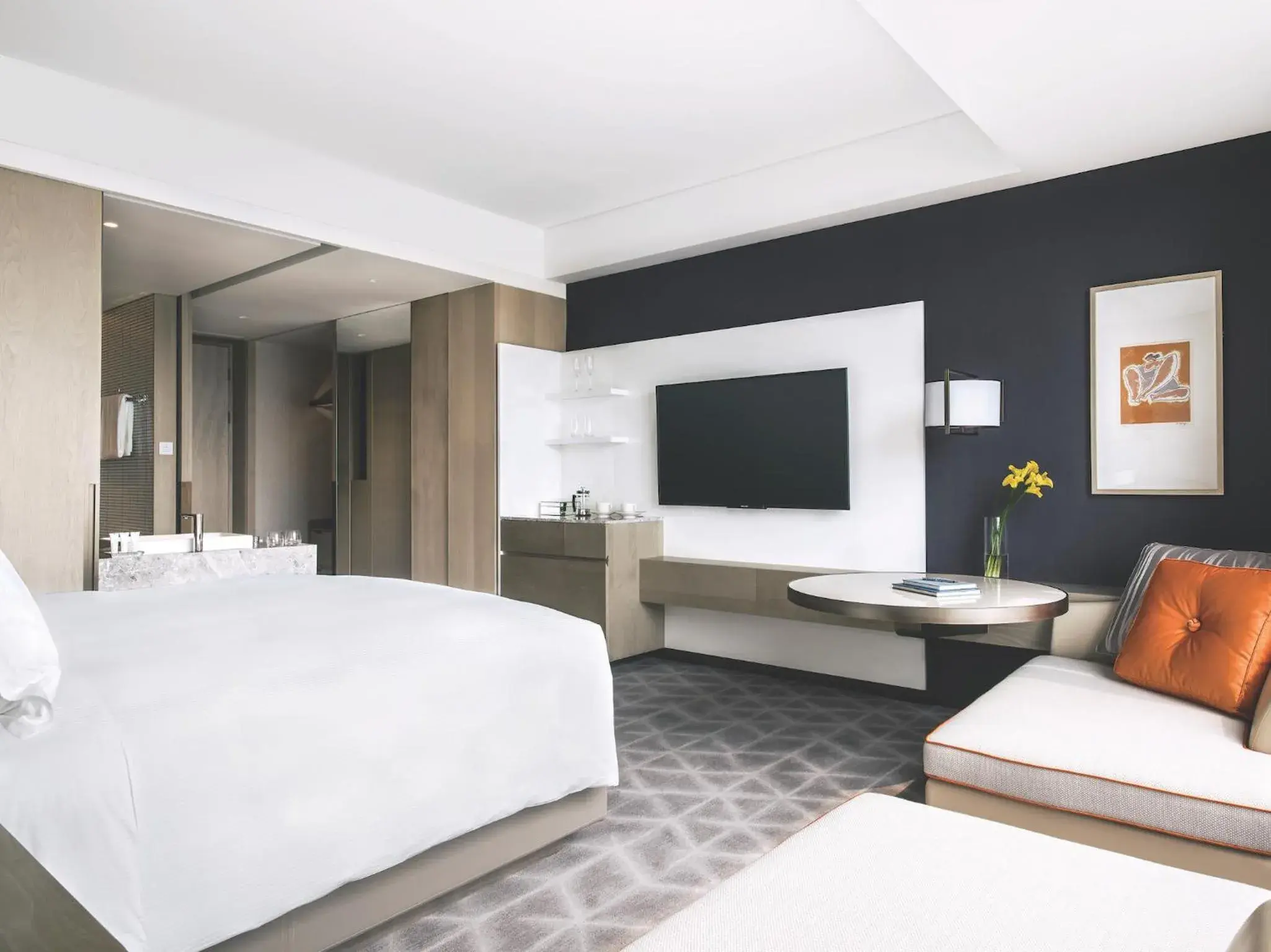 TV and multimedia, Bed in Cordis Shanghai Hongqiao (Langham Hospitality Group) TV and multimedia, Bed in Cordis Shanghai Hongqiao (Langham Hospitality Group)