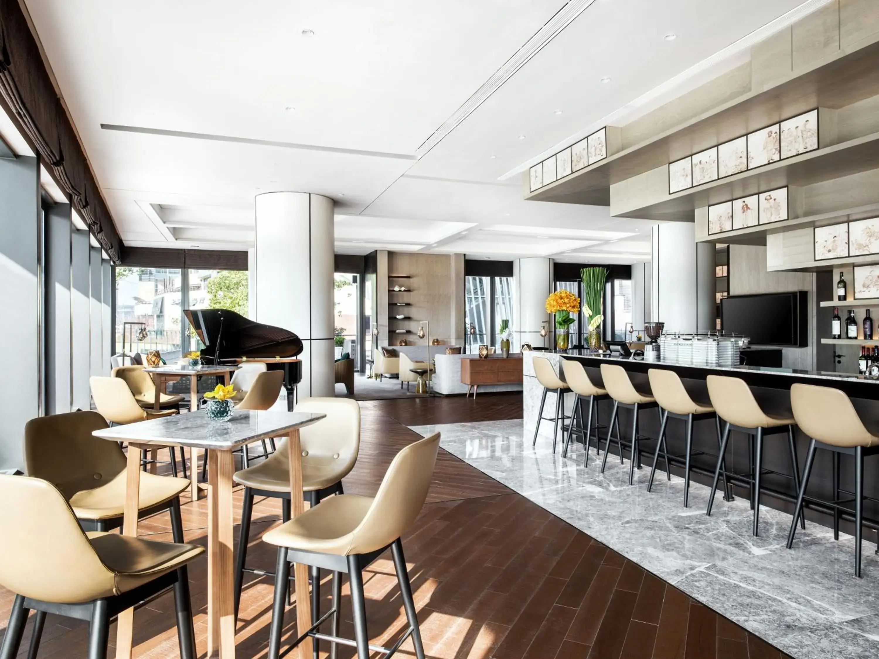 Lounge or bar in Cordis Shanghai Hongqiao (Langham Hospitality Group) Lounge or bar in Cordis Shanghai Hongqiao (Langham Hospitality Group)