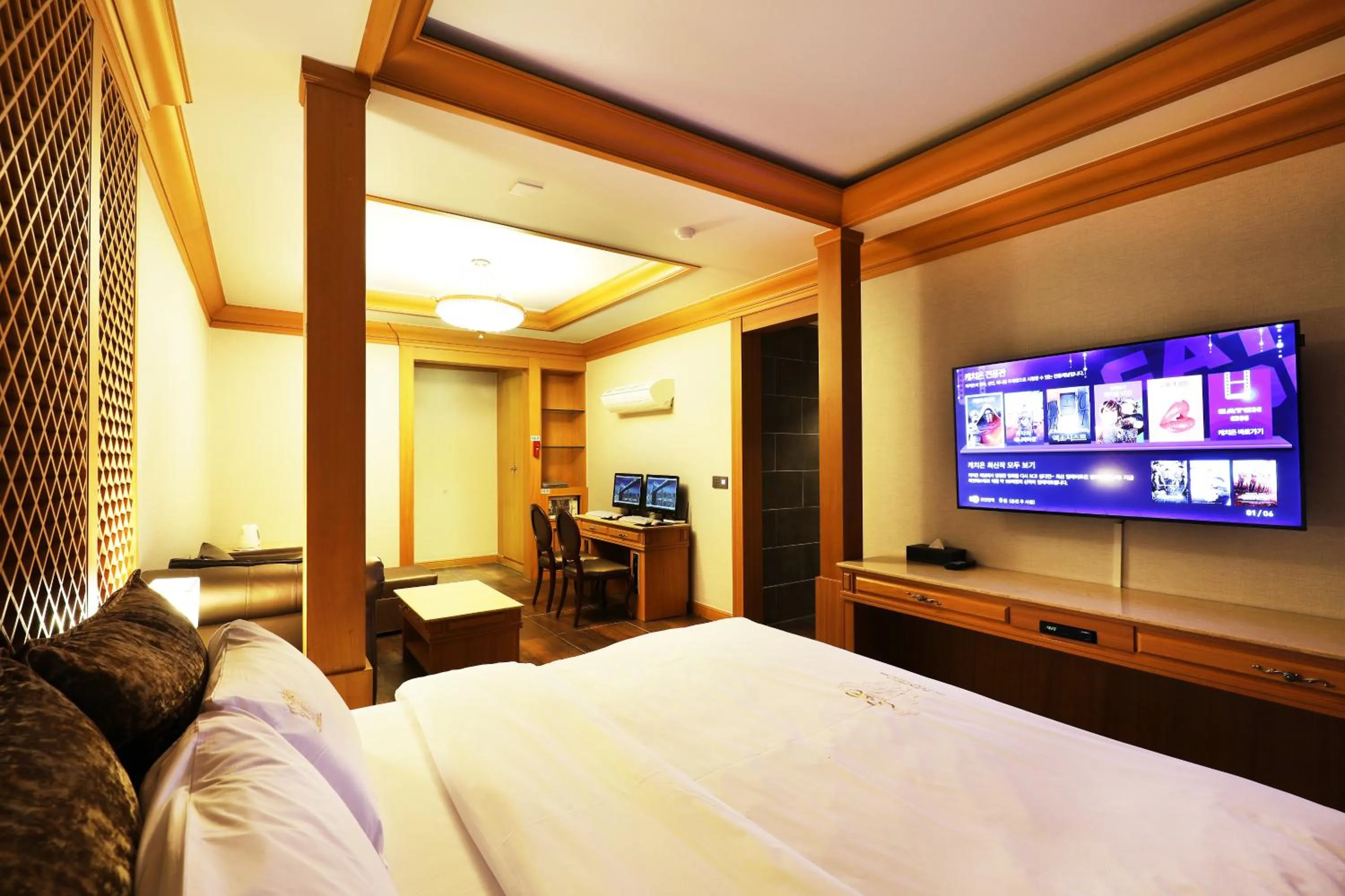 Bed in Bucheon SR Hotel