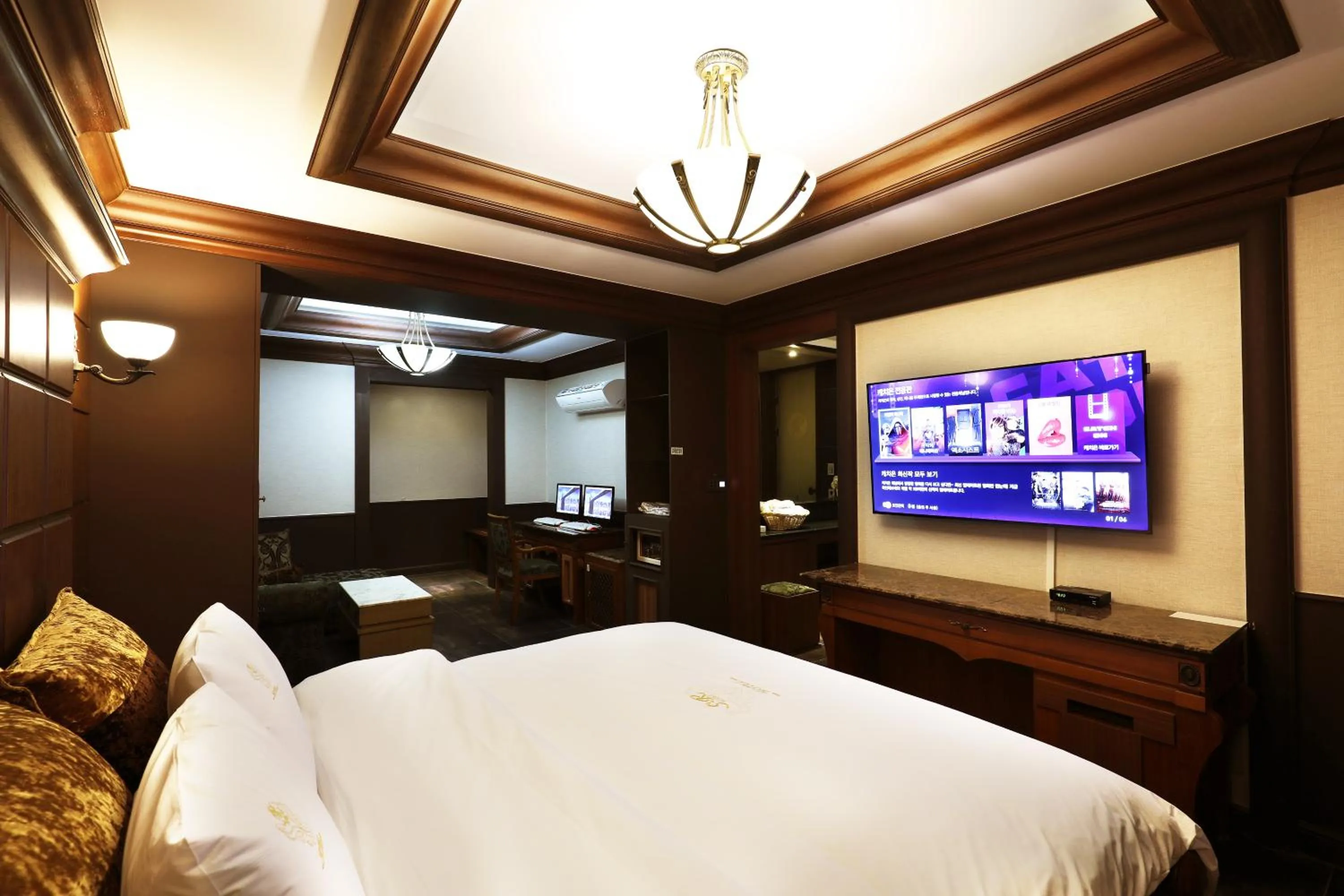 Bed in Bucheon SR Hotel