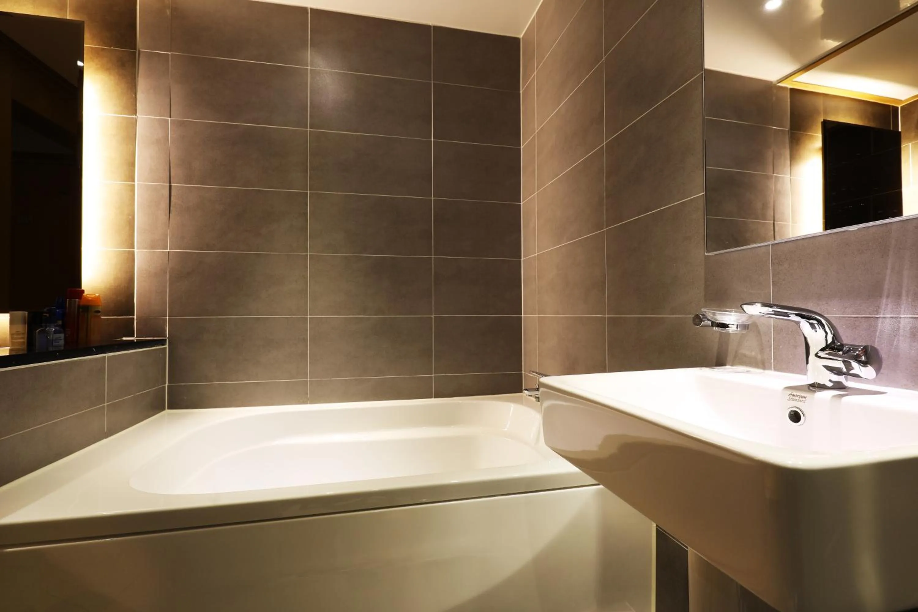 Toilet in Bucheon SR Hotel