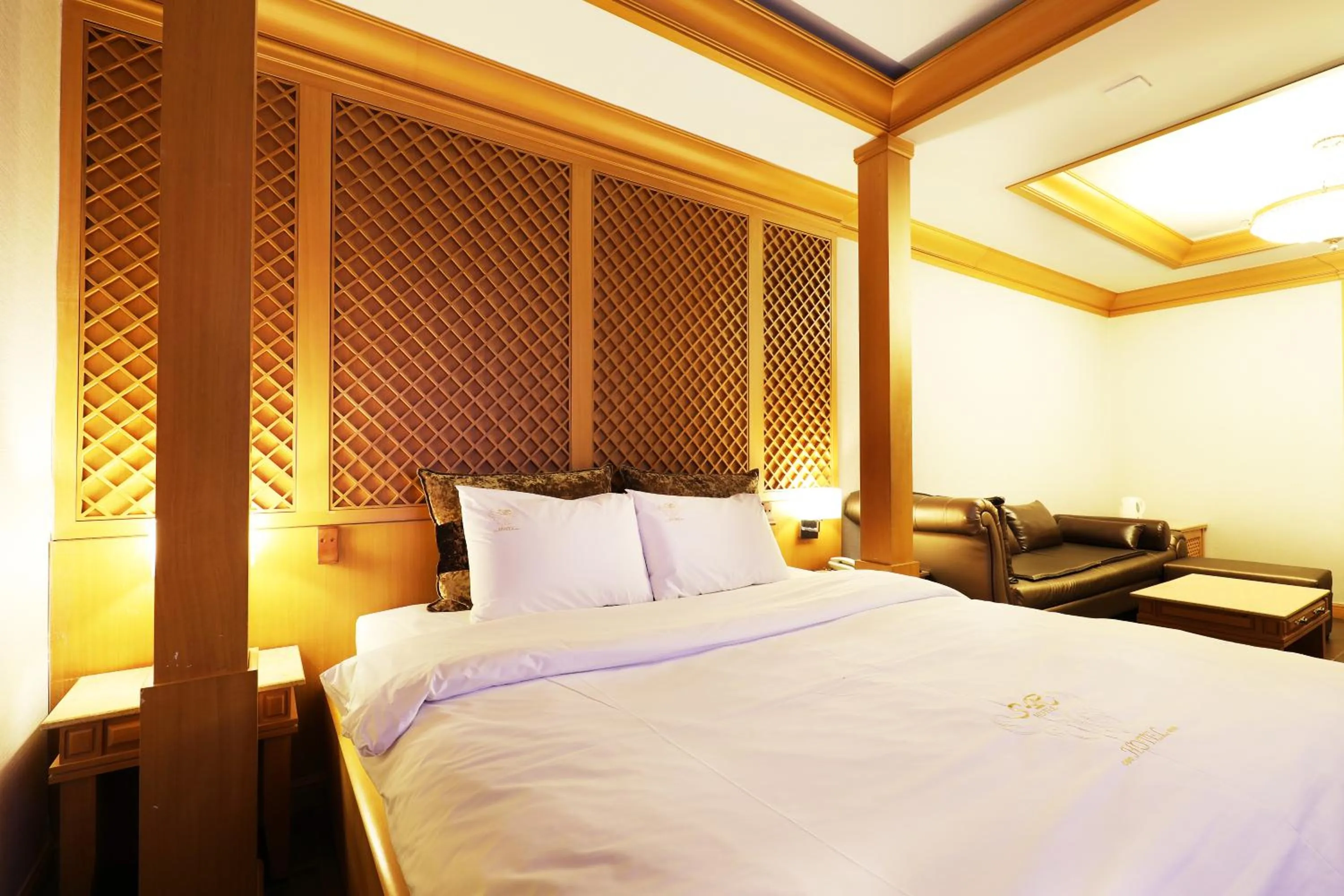 Bed in Bucheon SR Hotel