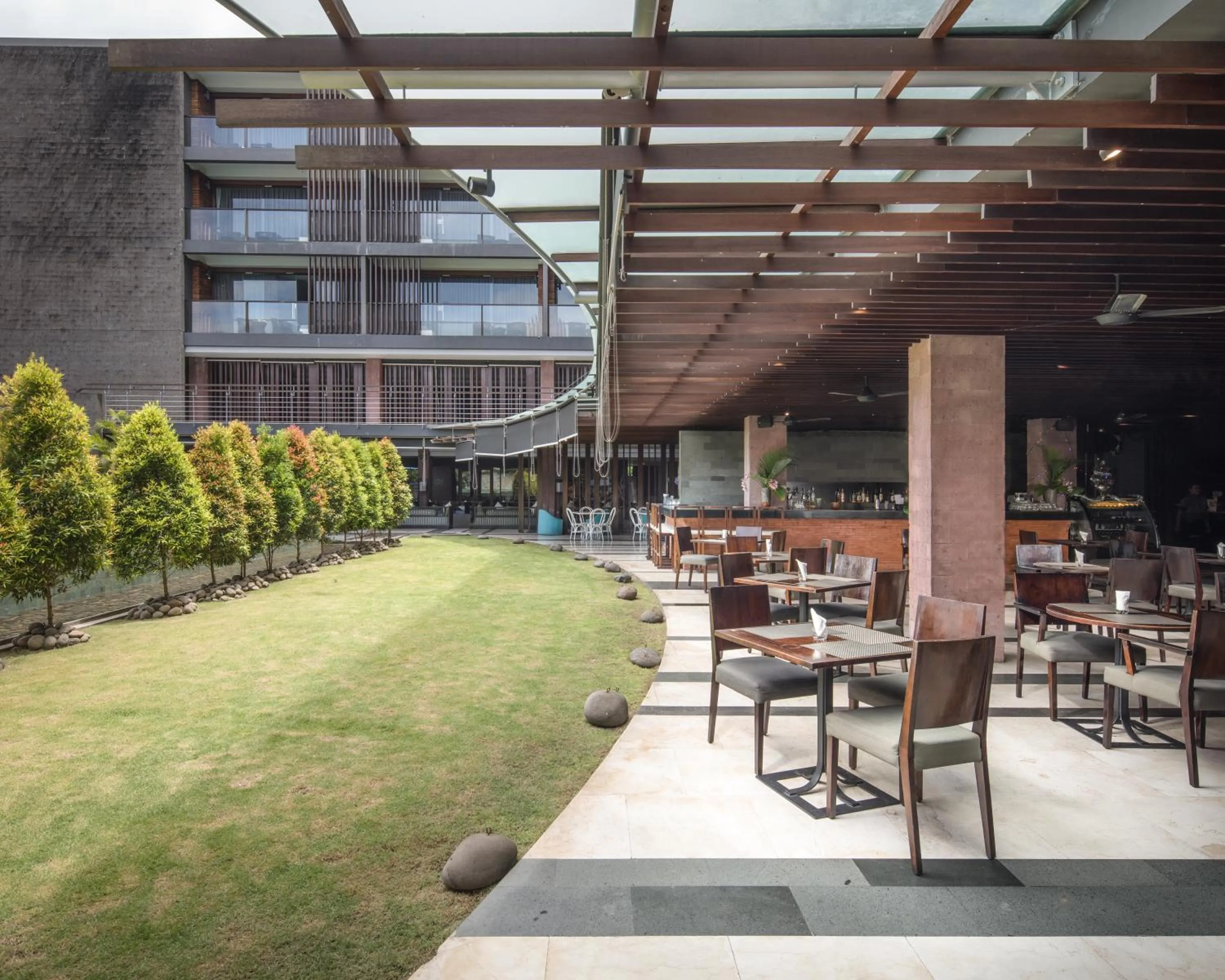 Restaurant/places to eat in Suites by Watermark Hotel and Spa