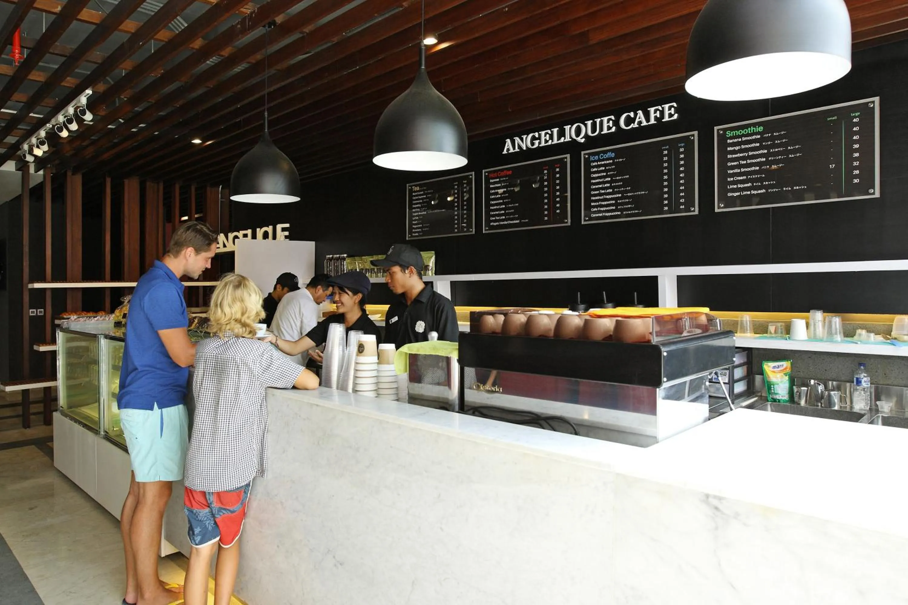 Restaurant/places to eat in Suites by Watermark Hotel and Spa