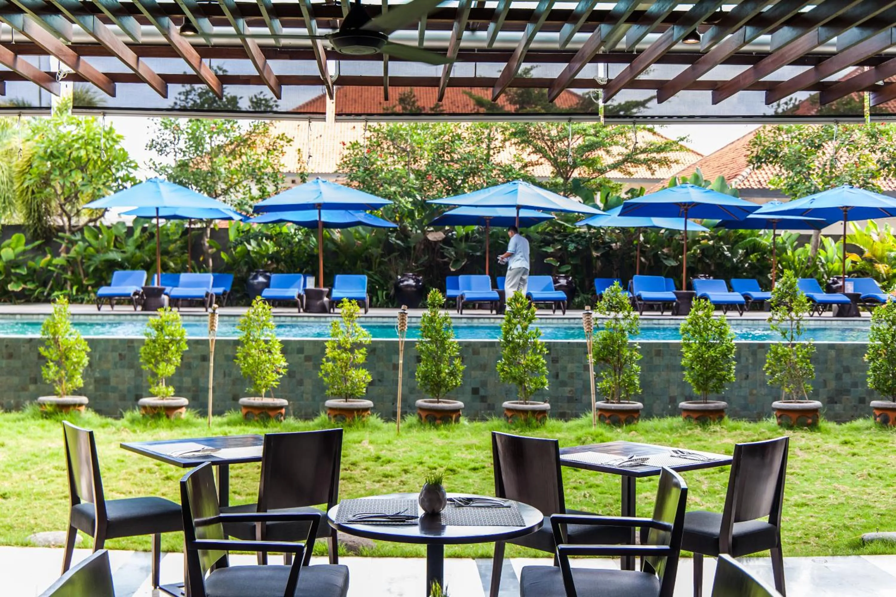 Restaurant/places to eat in Suites by Watermark Hotel and Spa