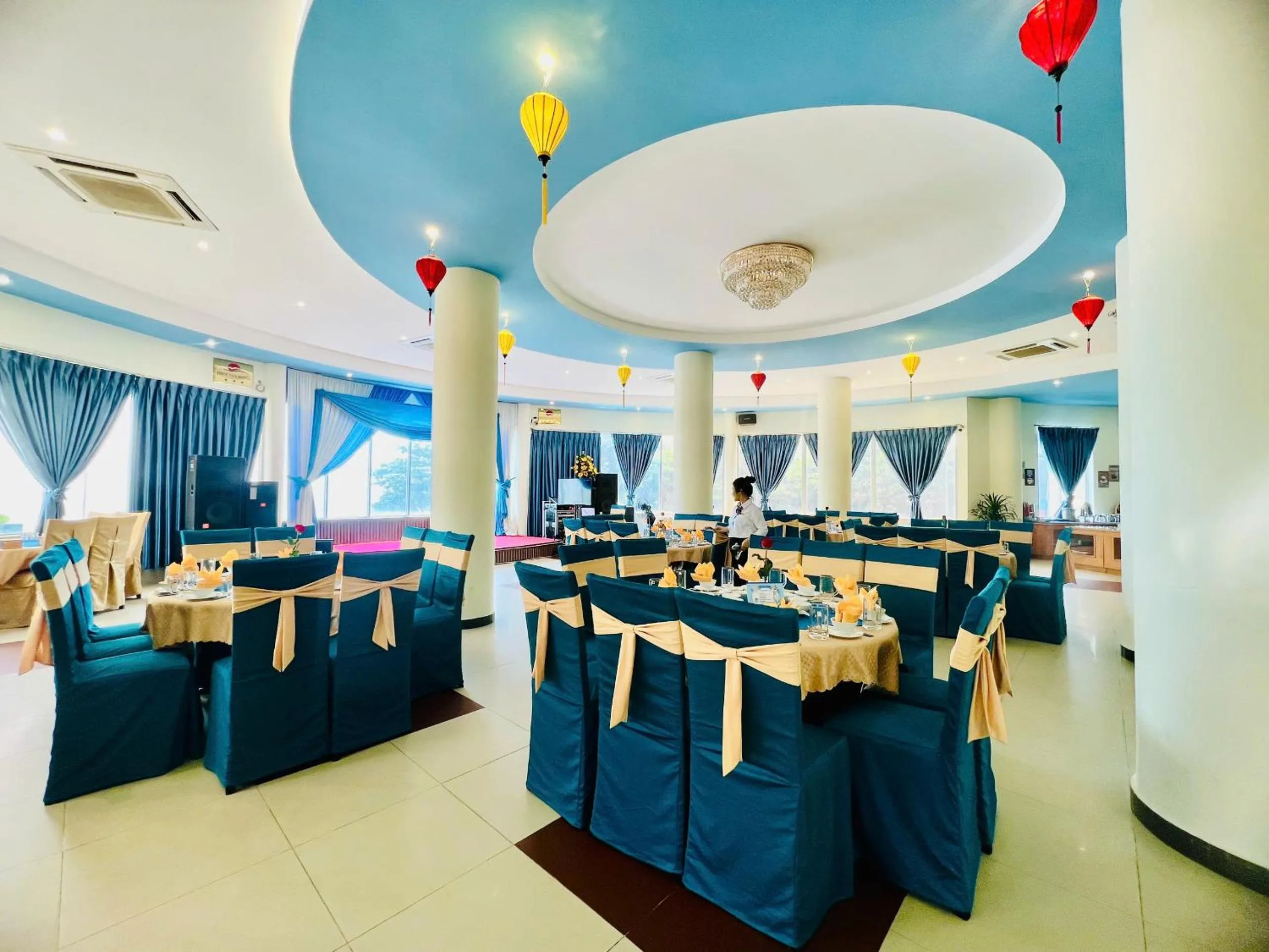Restaurant/places to eat in Thuy Van Hotel