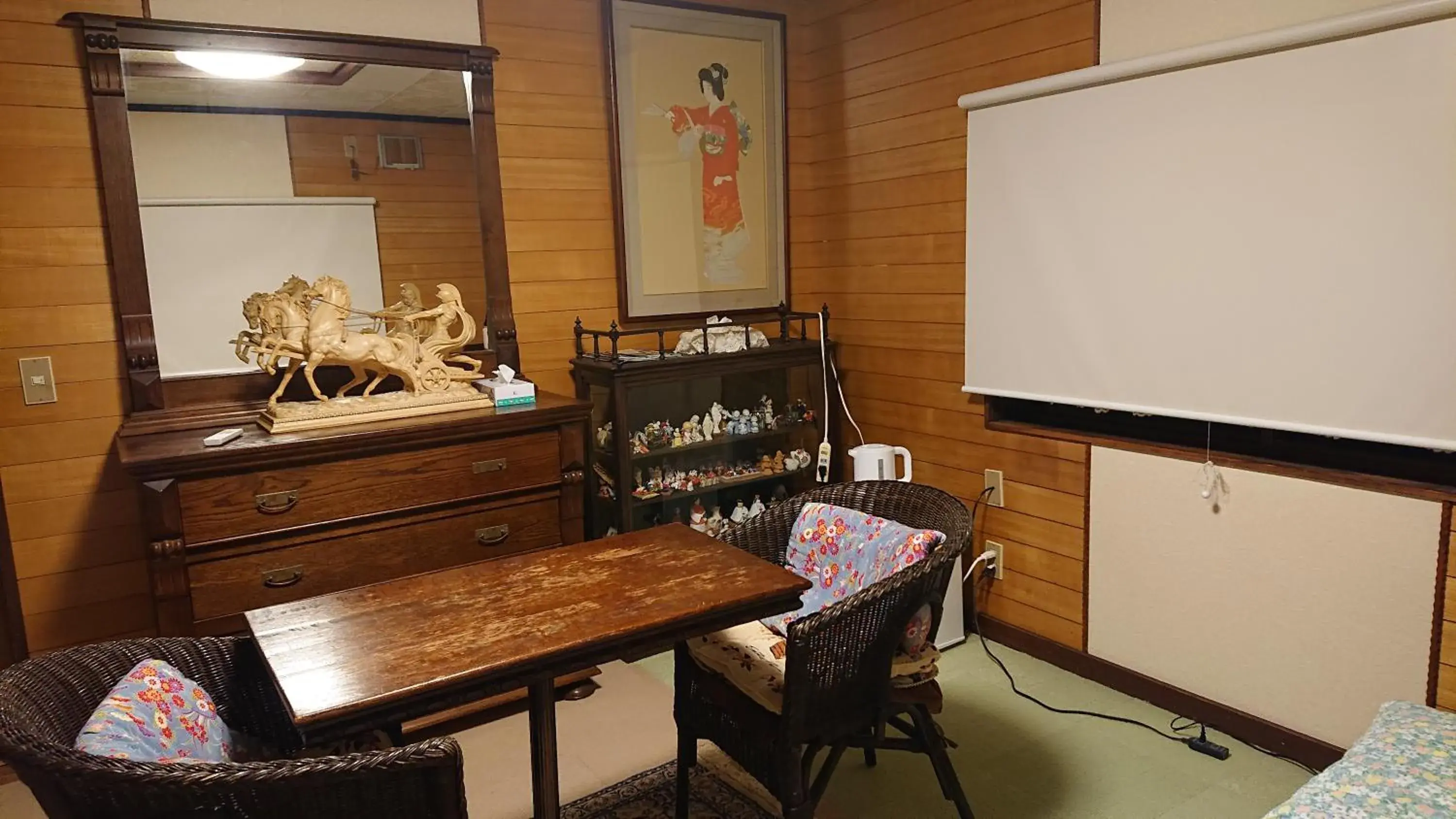 Small Twin Room - single occupancy in Live Cafe Hisui no Umi Small Twin Room - single occupancy in Live Cafe Hisui no Umi