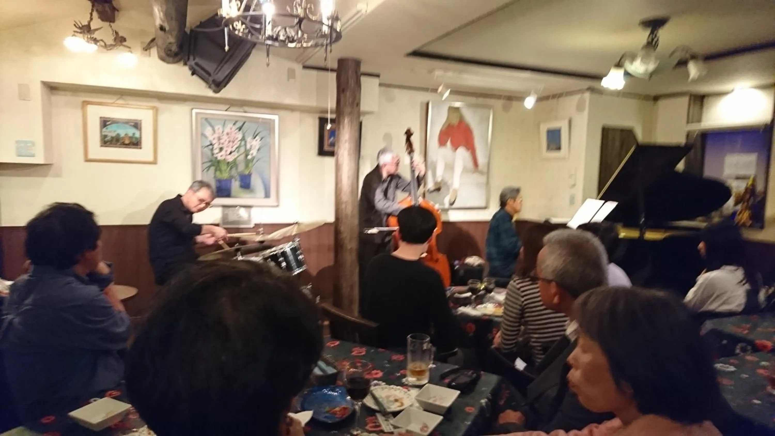 People in Live Cafe Hisui no Umi