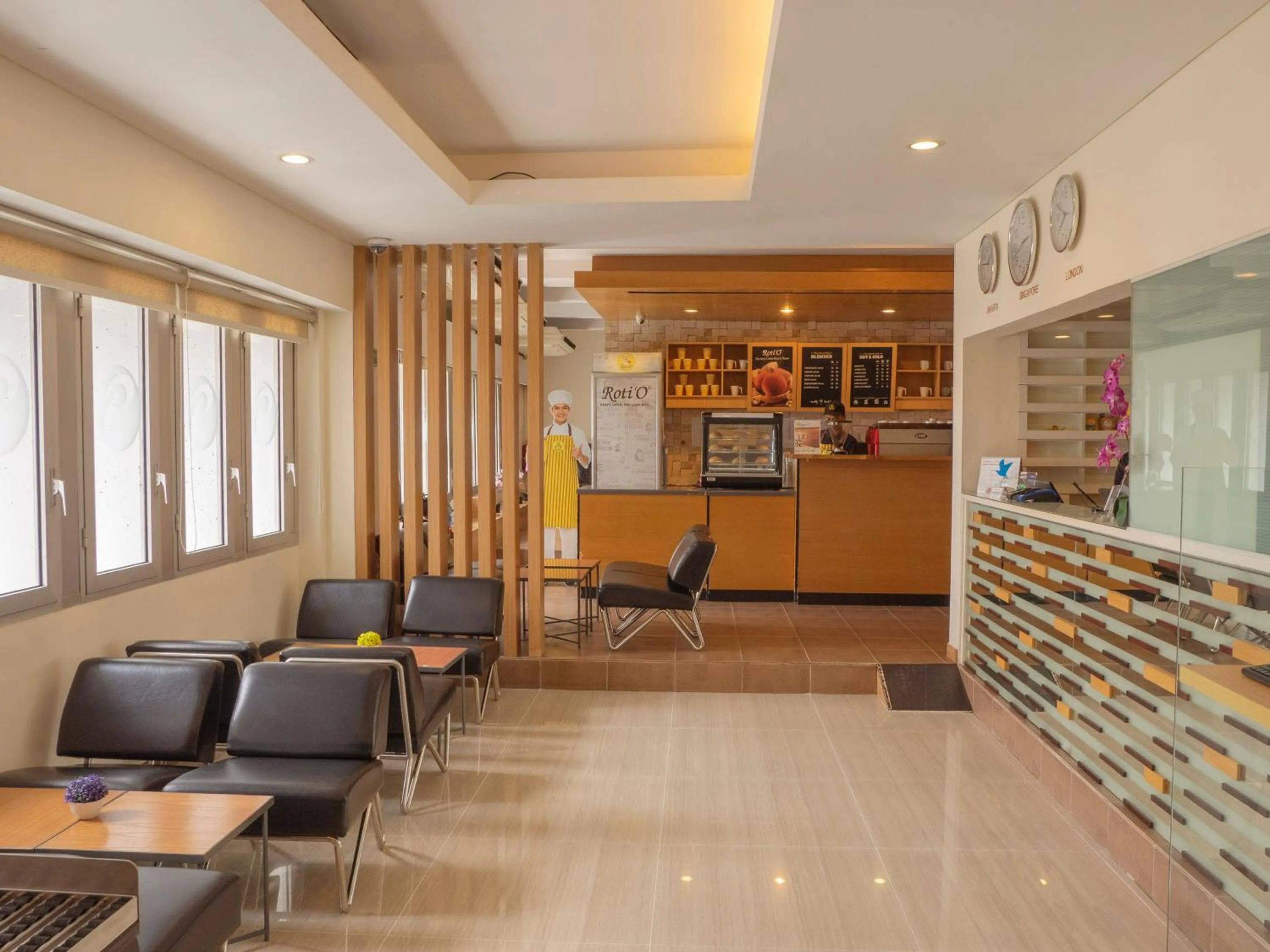 Lobby or reception in d'primahotel Airport Jakarta Terminal 1A