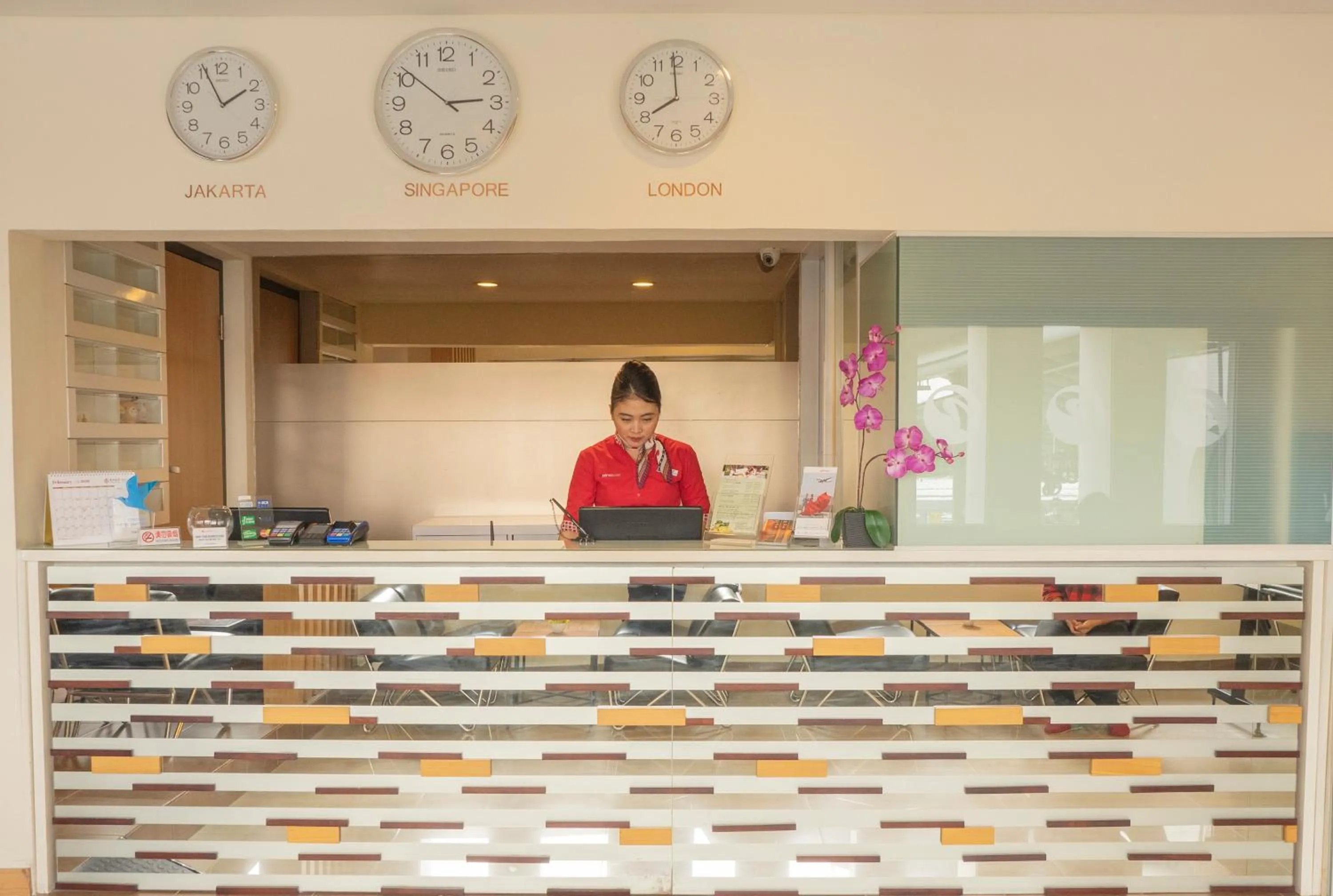 Staff in d'primahotel Airport Jakarta Terminal 1A