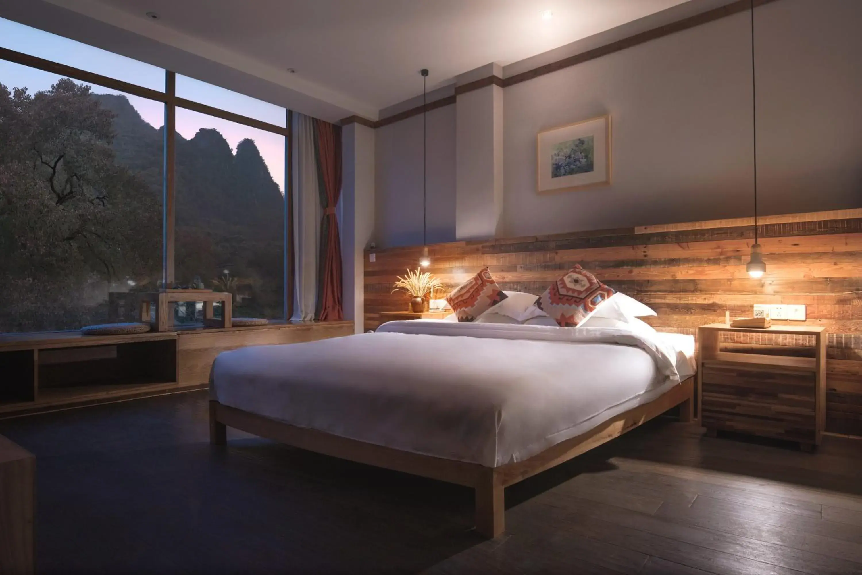 Deluxe King Room with River View & with Bathtub in Ron Inn Xingping Hepan Xiaozhu Deluxe King Room with River View & with Bathtub in Ron Inn Xingping Hepan Xiaozhu